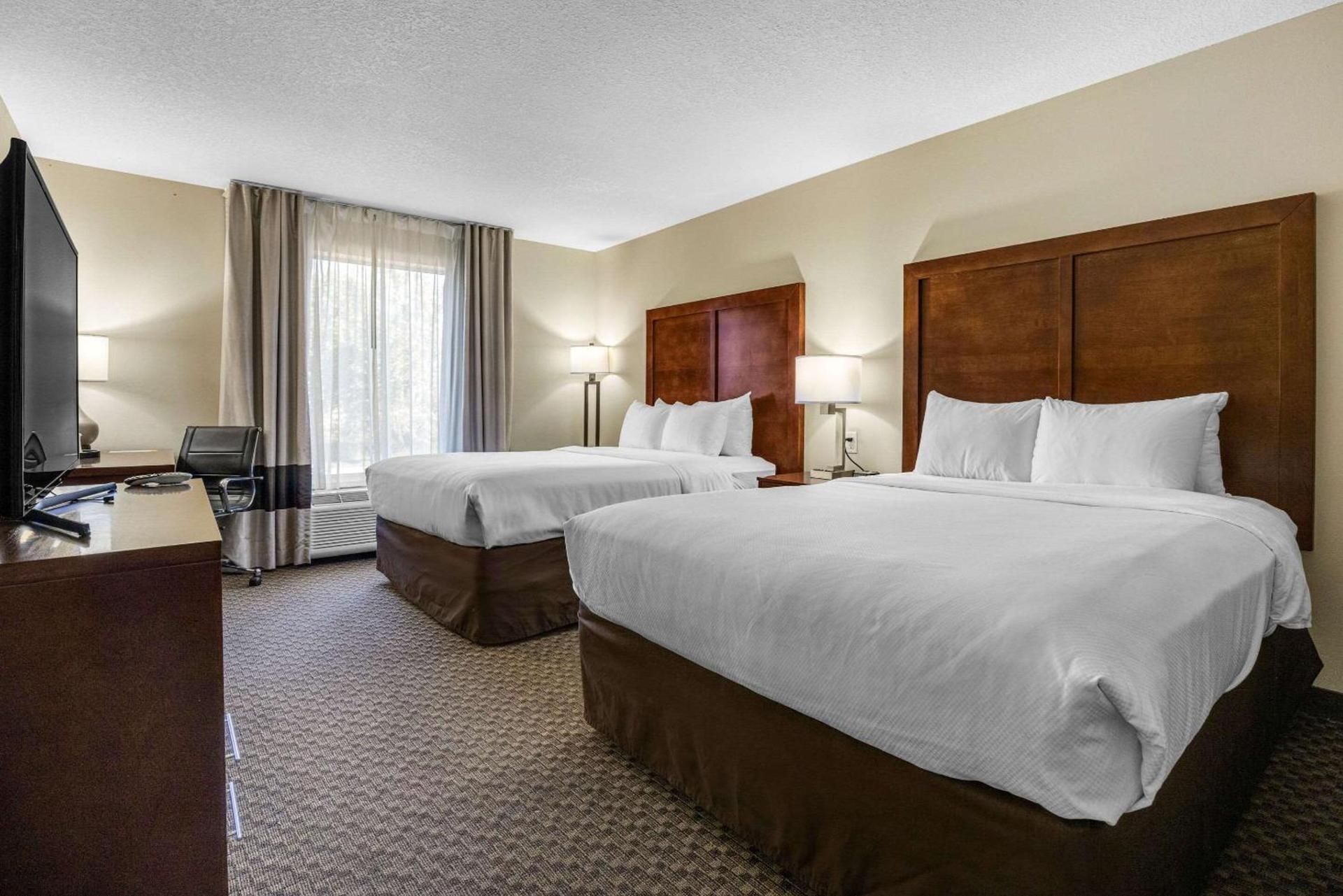 Comfort Inn & Suites Logan Near University photo 8