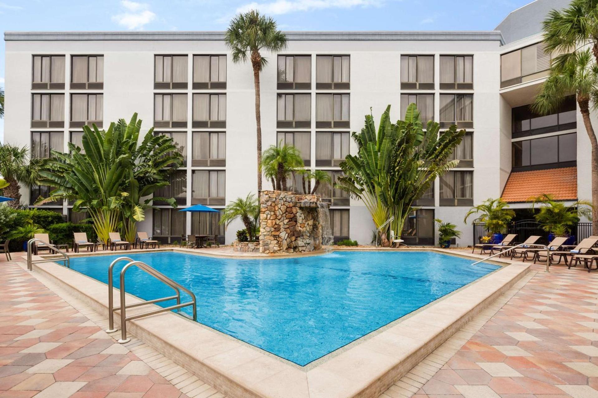 Doubletree by Hilton Fort Myers at Bell Tower Shops photo 8