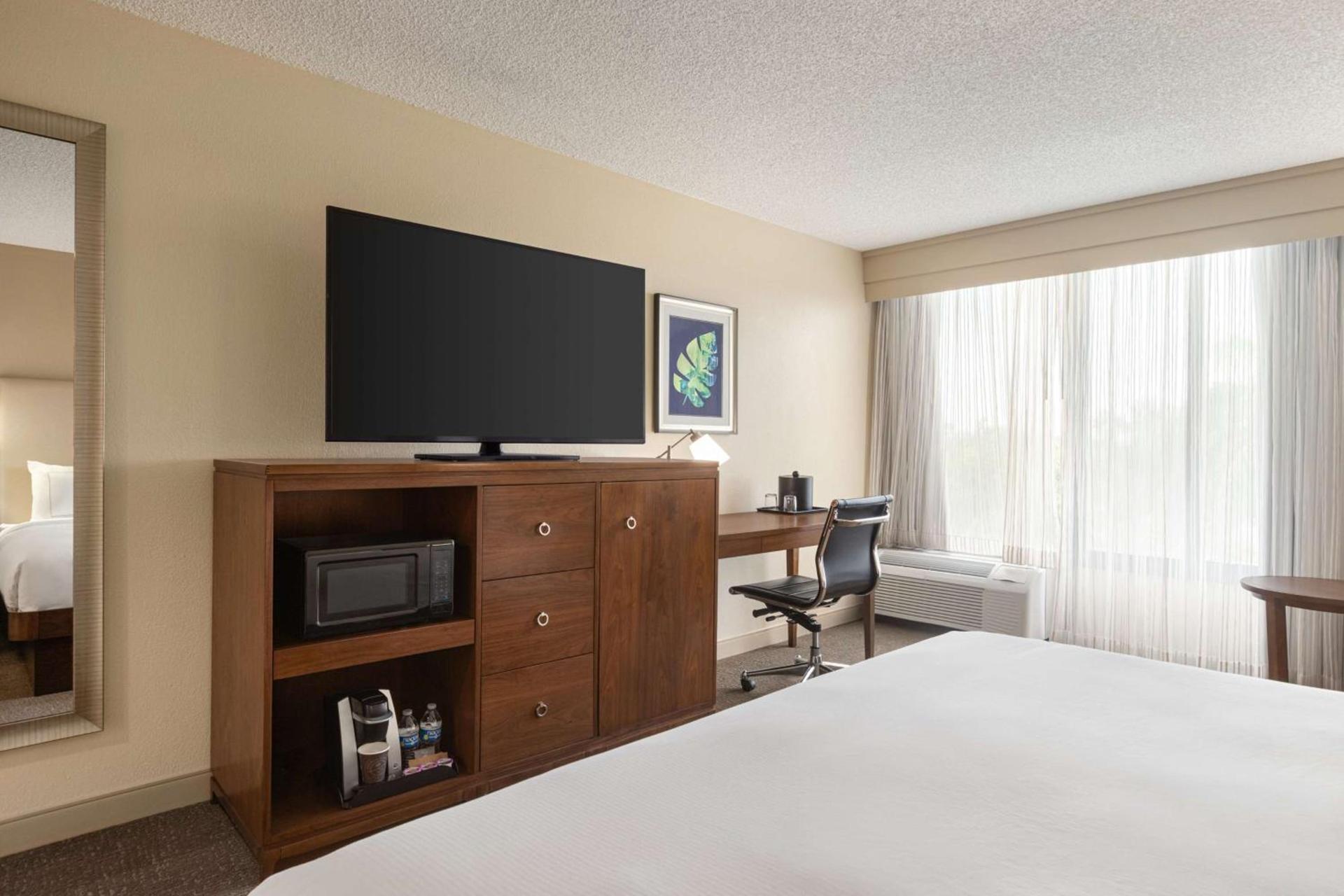 Doubletree by Hilton Fort Myers at Bell Tower Shops photo 16