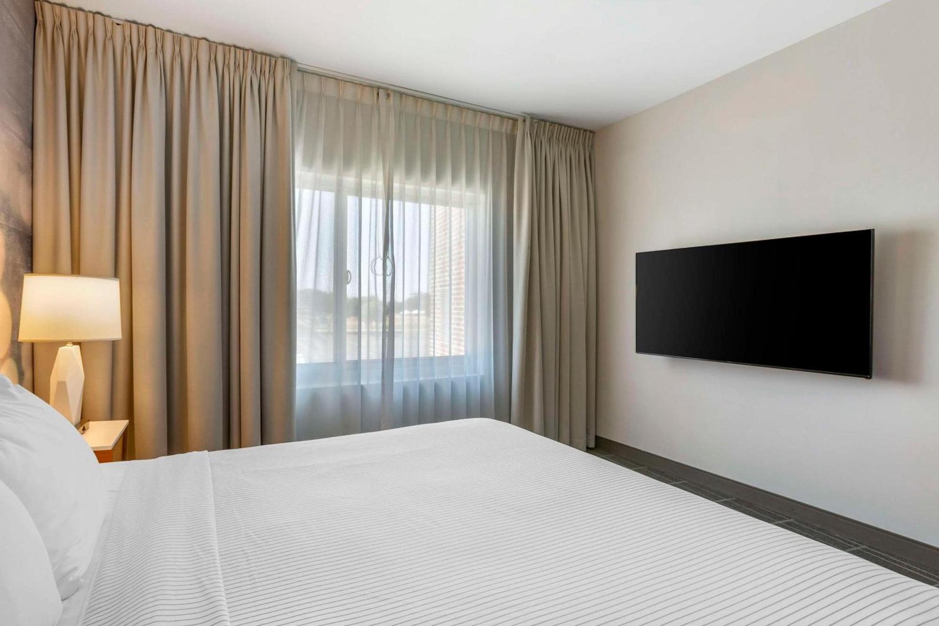 Cambria Hotel LAX photo 17