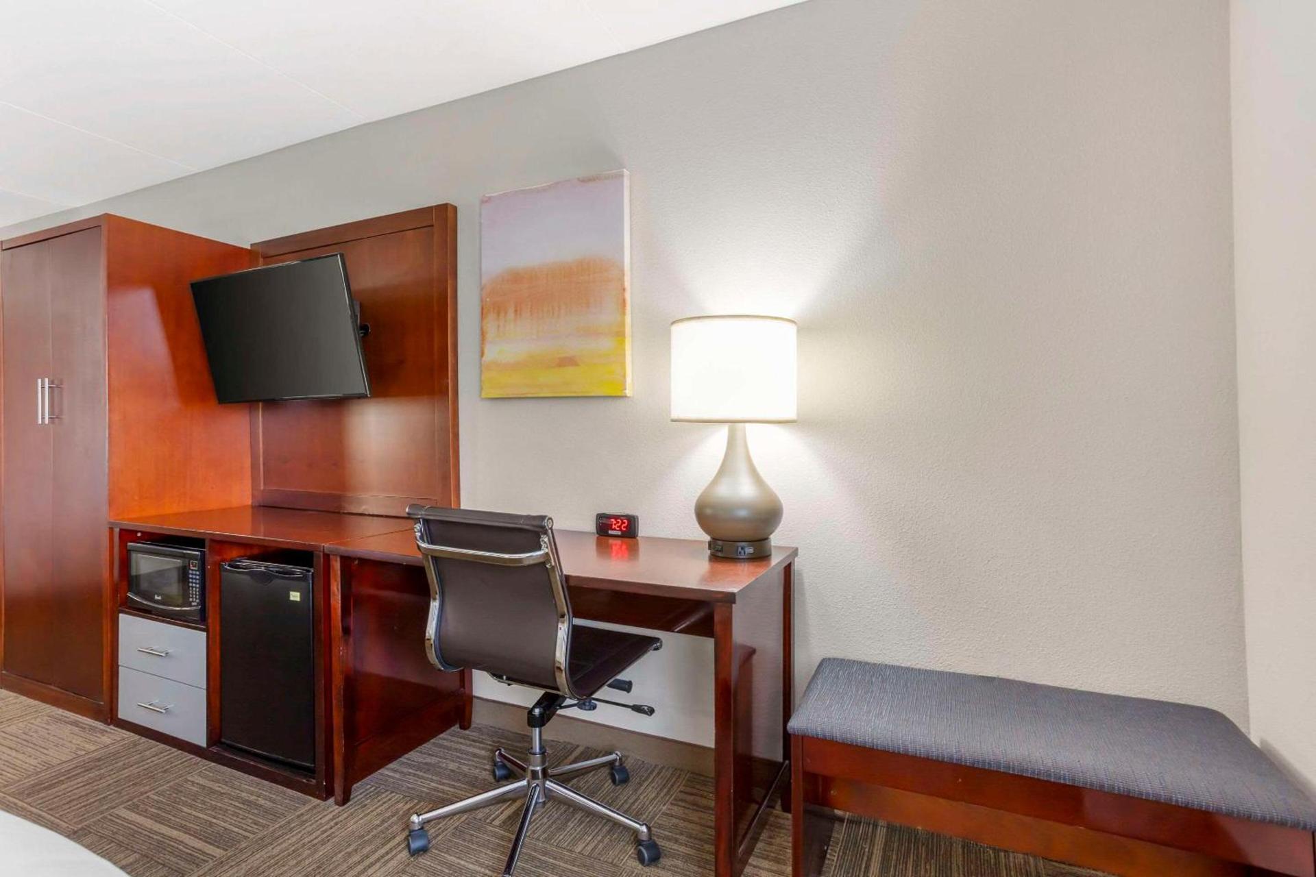 Comfort Inn Edgewater on Hudson River photo 13