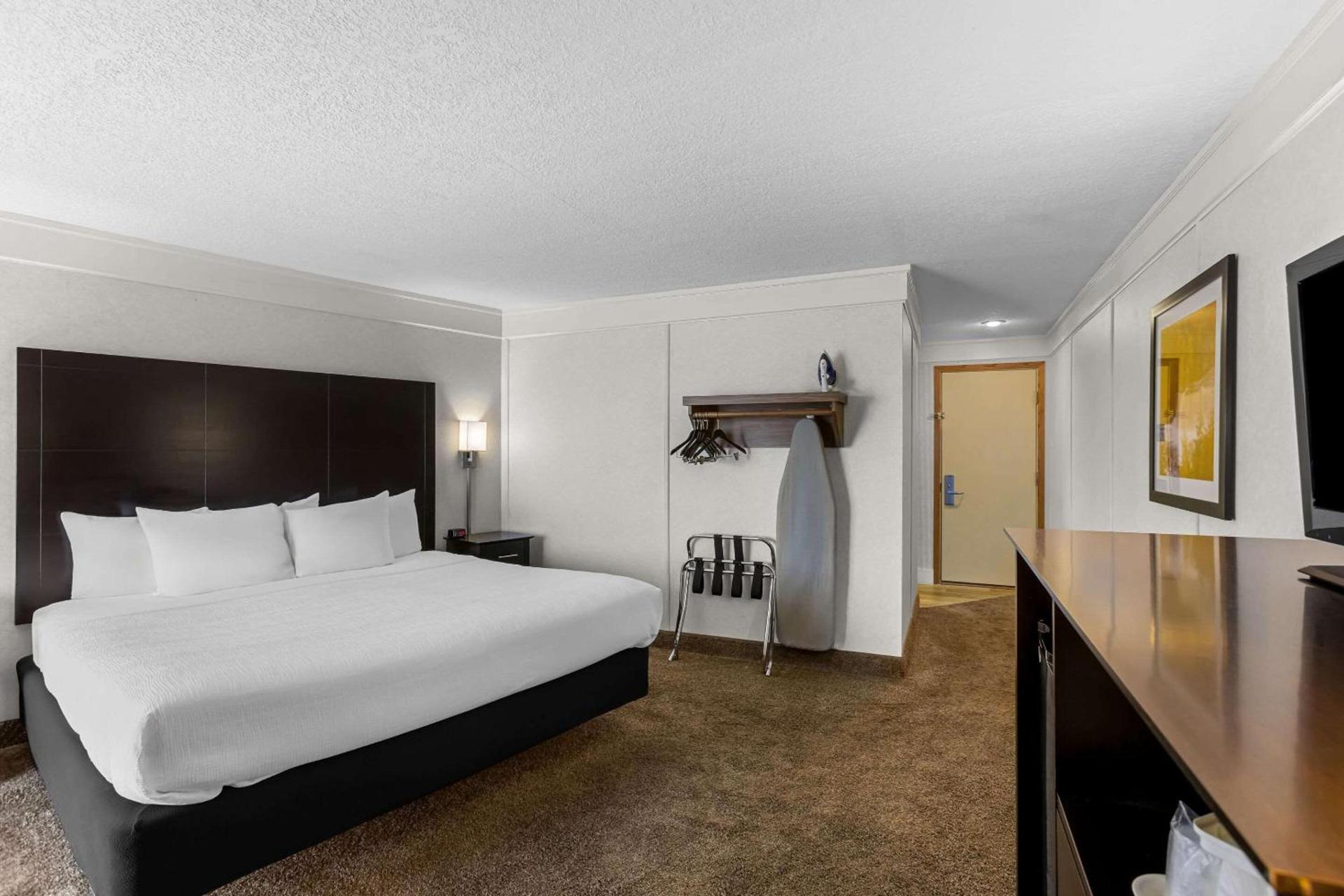 Quality Inn Lakefront photo 43