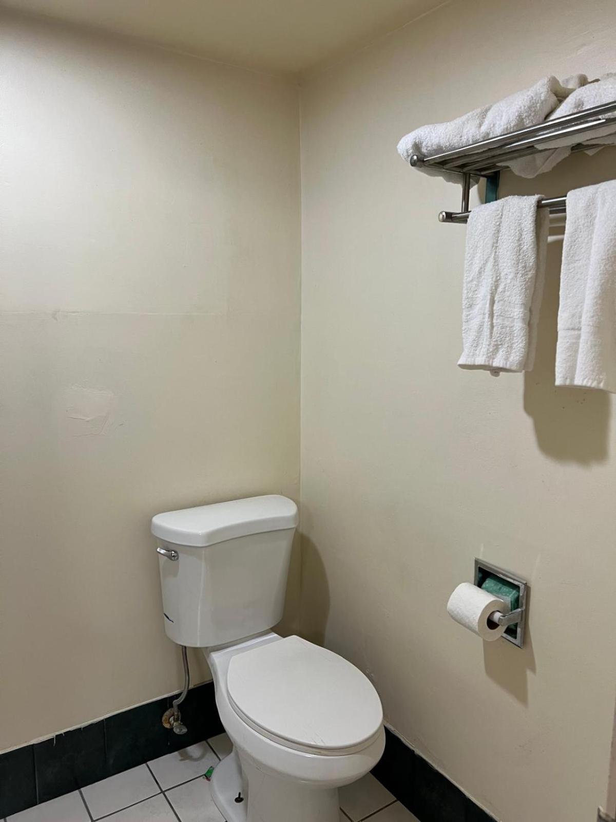 Quality Quarters Inn By OYO Richmond KY I-75 photo 24