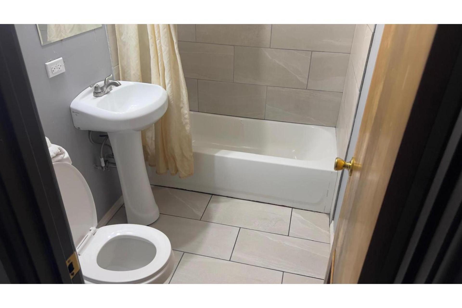 Best Motel By OYO Chicago I-90 photo 20