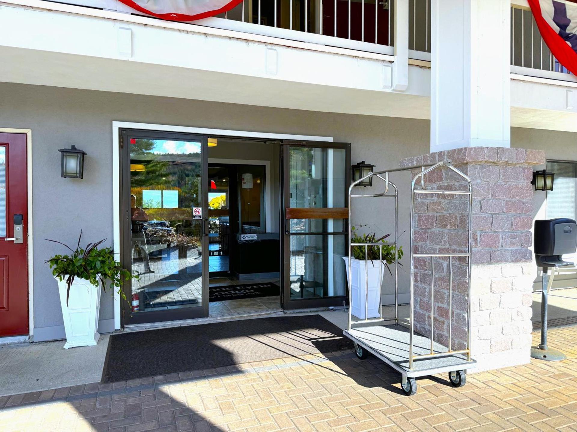 Atlantic Eyrie Lodge photo 60