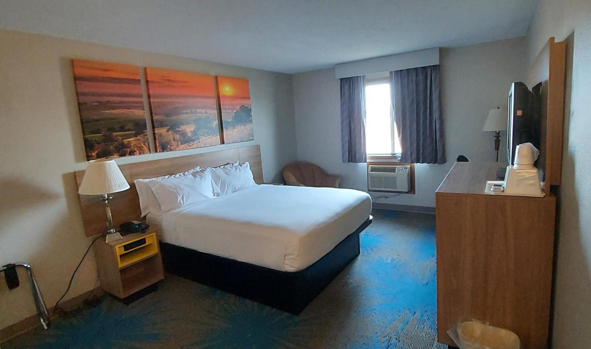 Days Inn by Wyndham Willmar photo 54