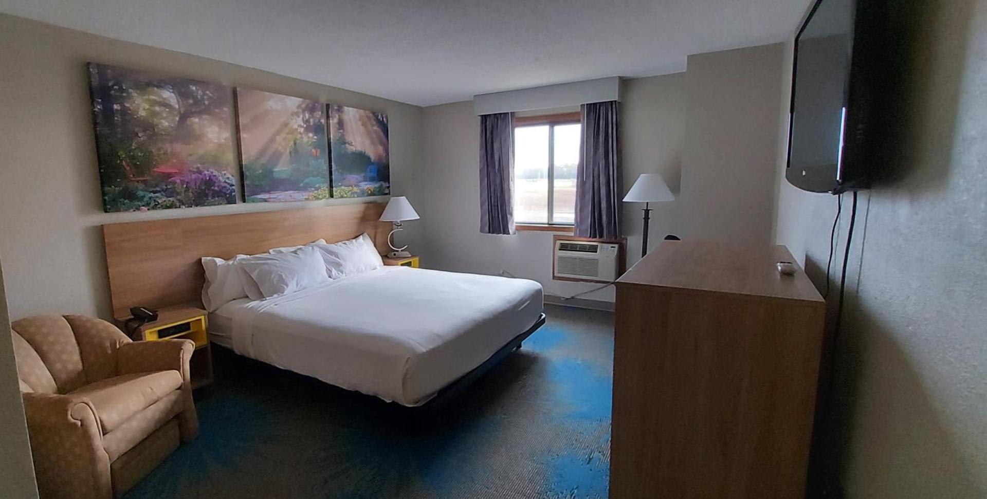 Days Inn by Wyndham Willmar photo 48