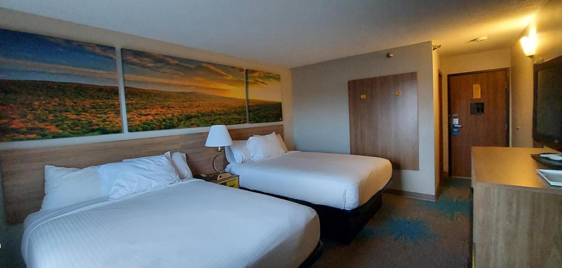 Days Inn by Wyndham Willmar photo 50