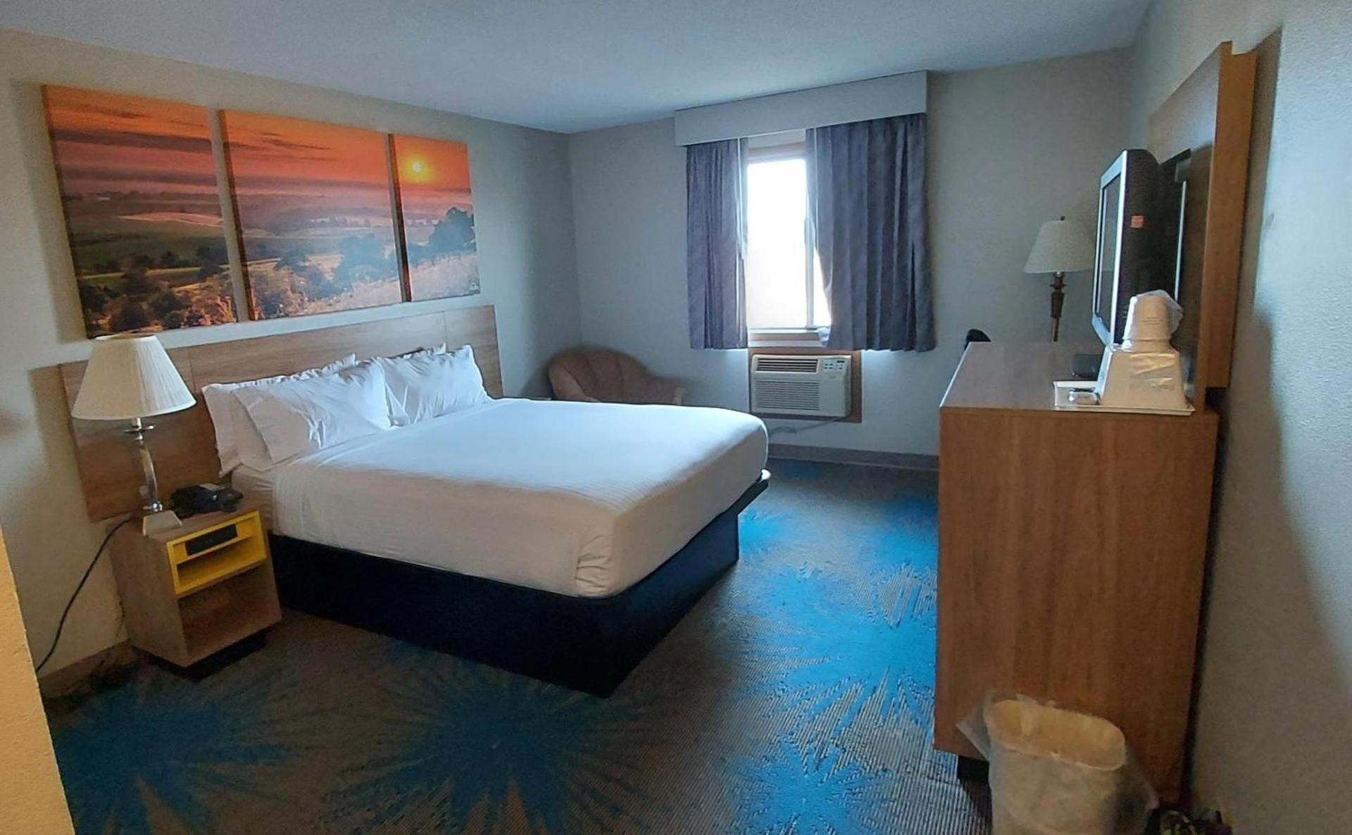 Days Inn by Wyndham Willmar photo 46