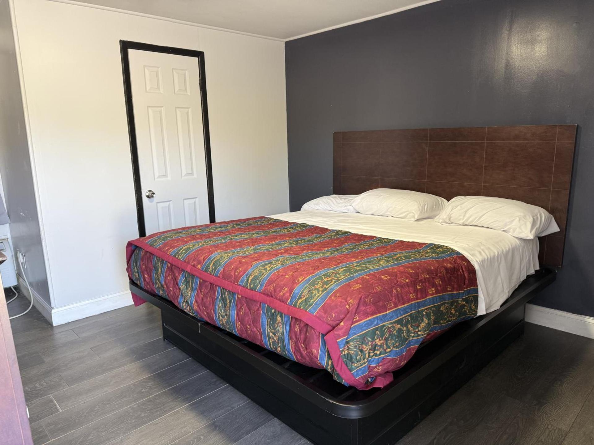 Budget Inn photo 2