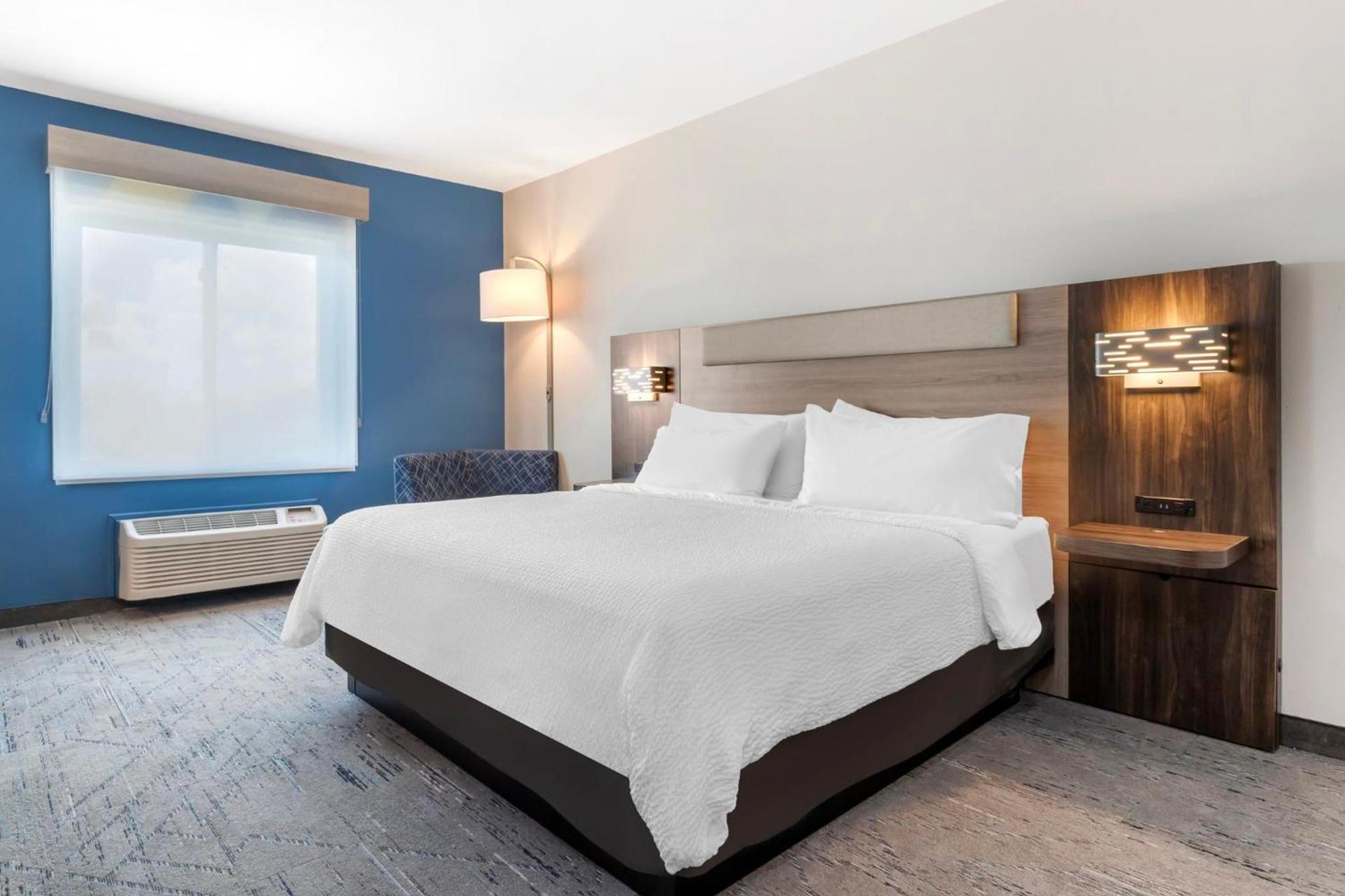 Holiday Inn Express Hotel and Suites Alice by IHG photo 56