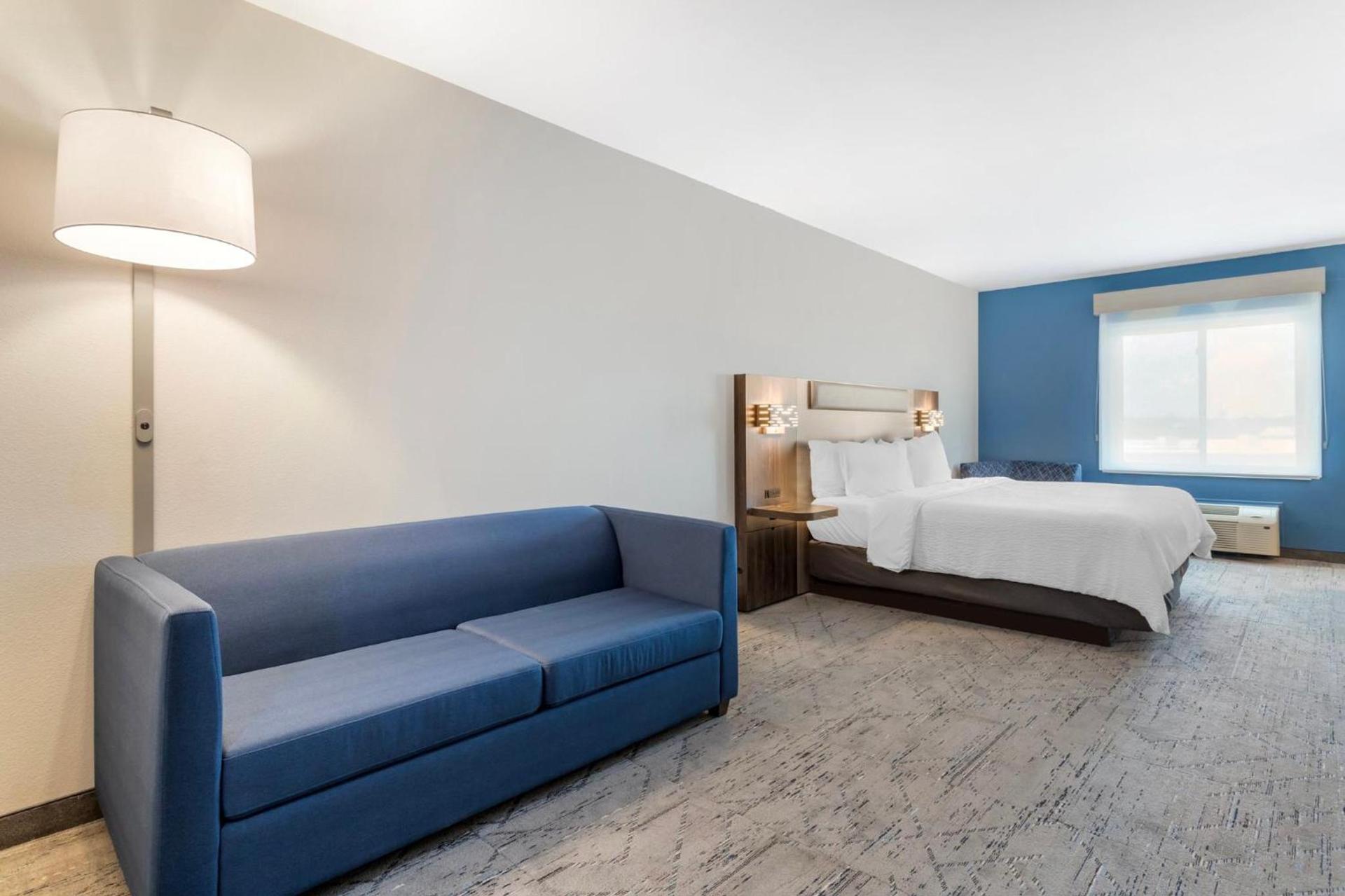 Holiday Inn Express Hotel and Suites Alice by IHG photo 54