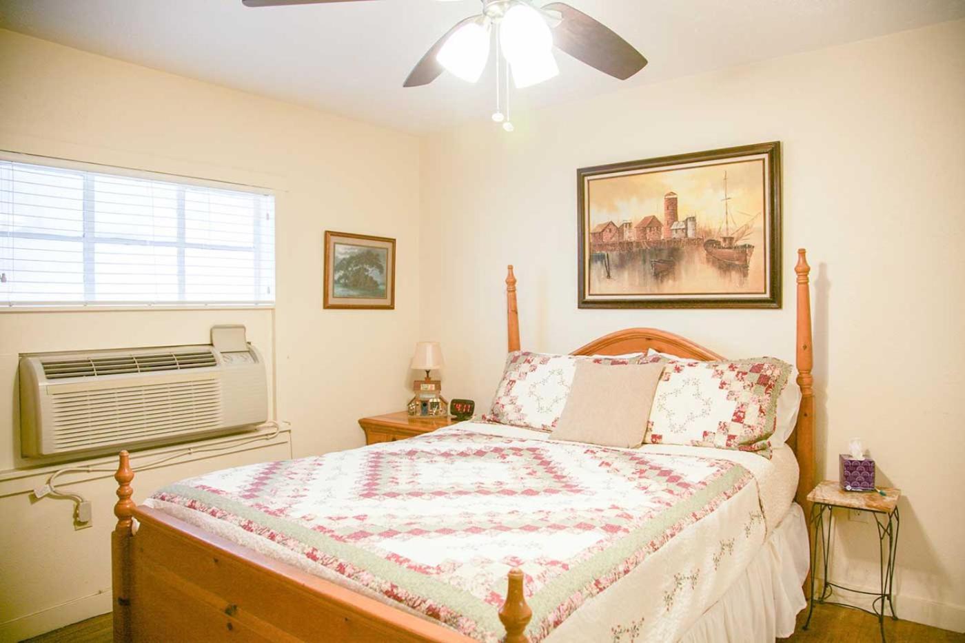Shiner Country Inn photo 21