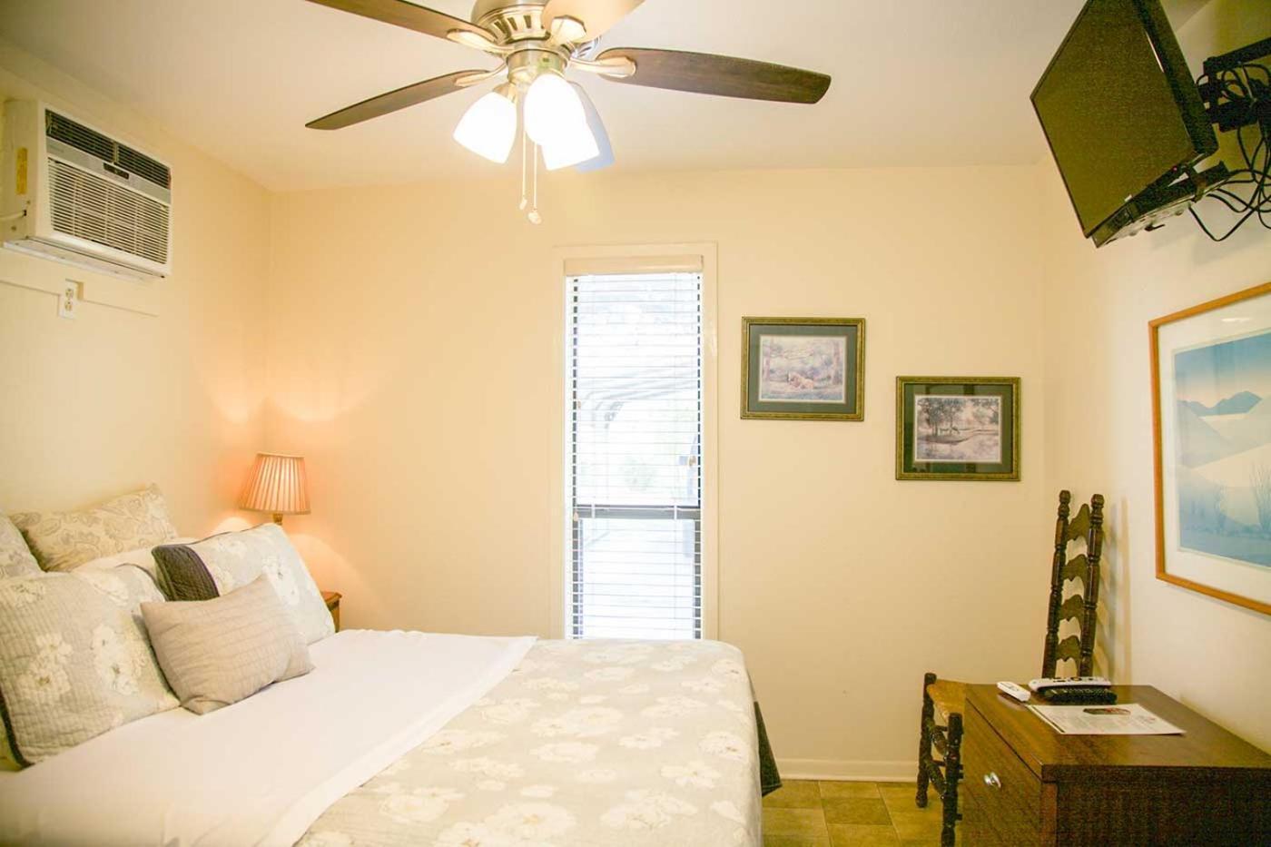 Shiner Country Inn photo 24