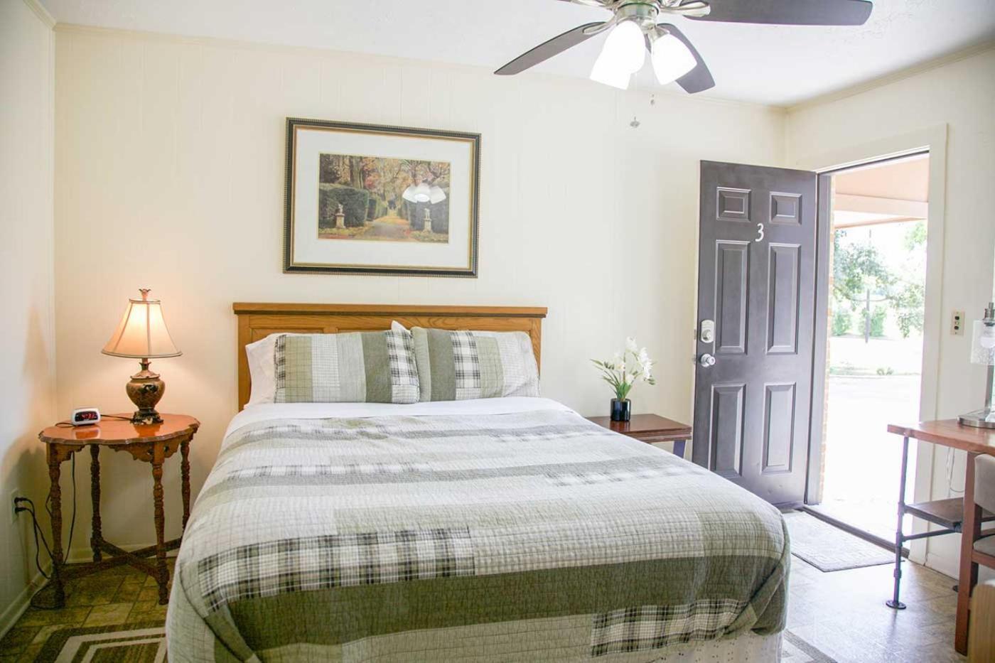 Shiner Country Inn photo 28