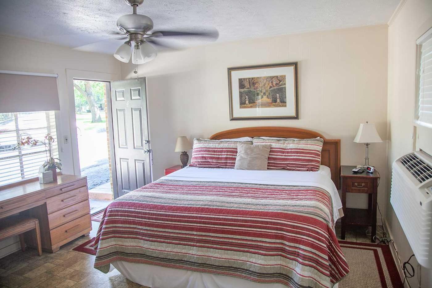 Shiner Country Inn photo 30