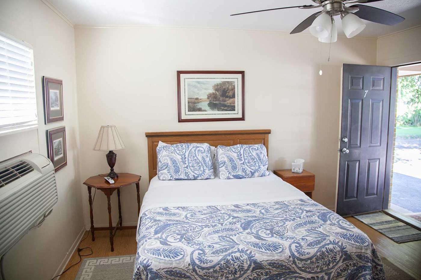 Shiner Country Inn photo 32