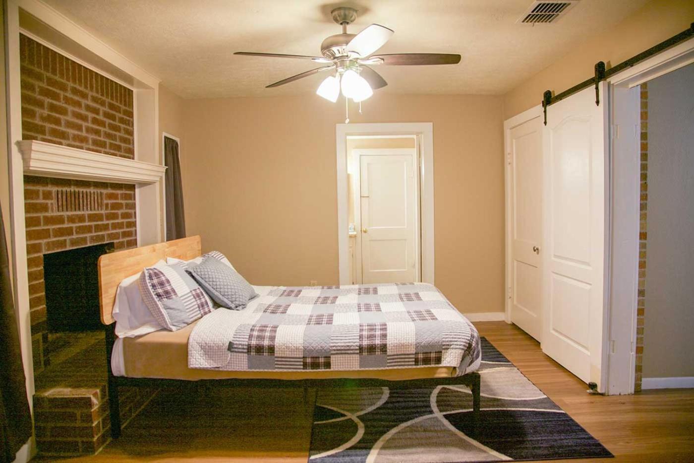 Shiner Country Inn photo 35