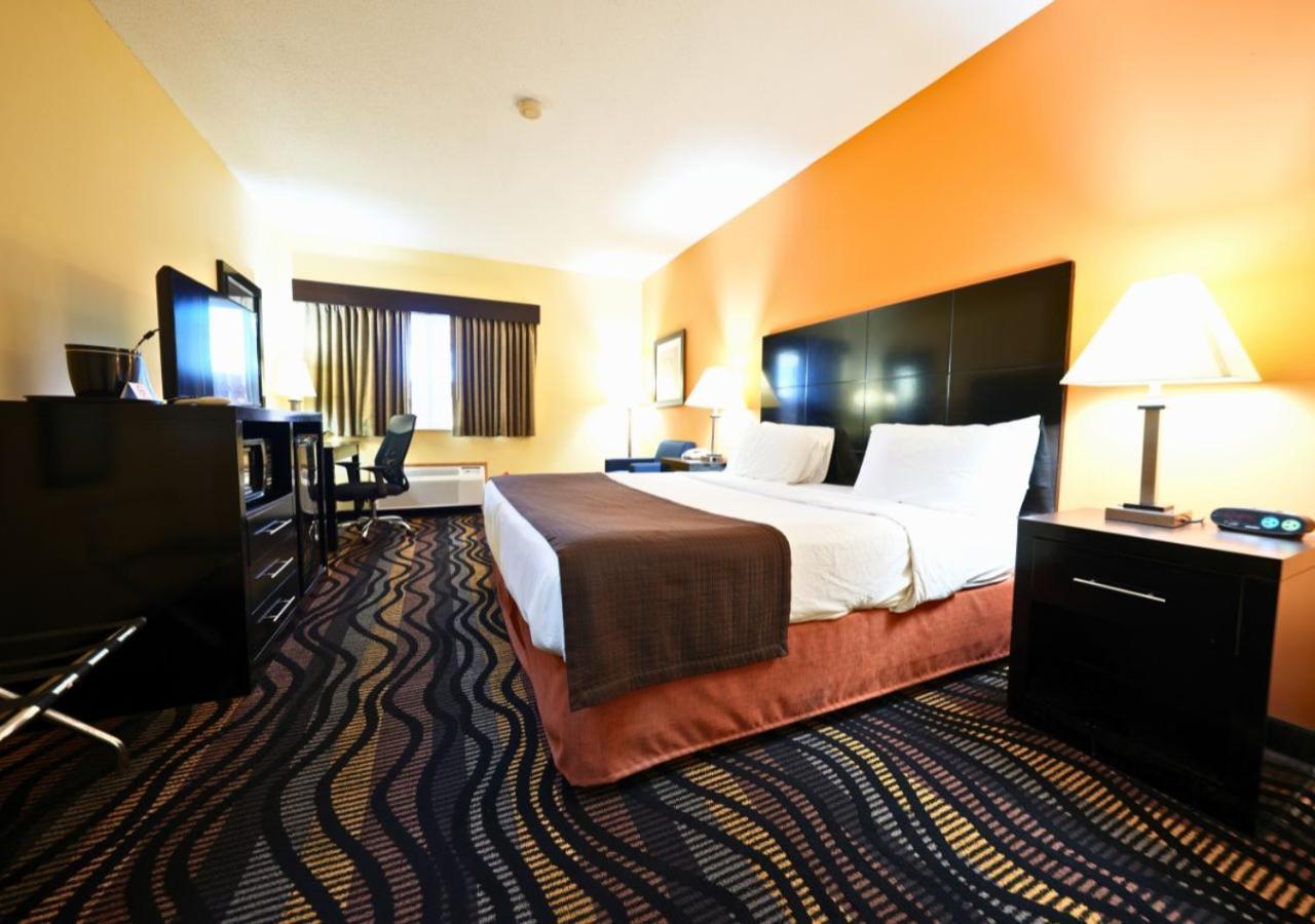 Rock Island Inn & Suites Streator , IL photo 16