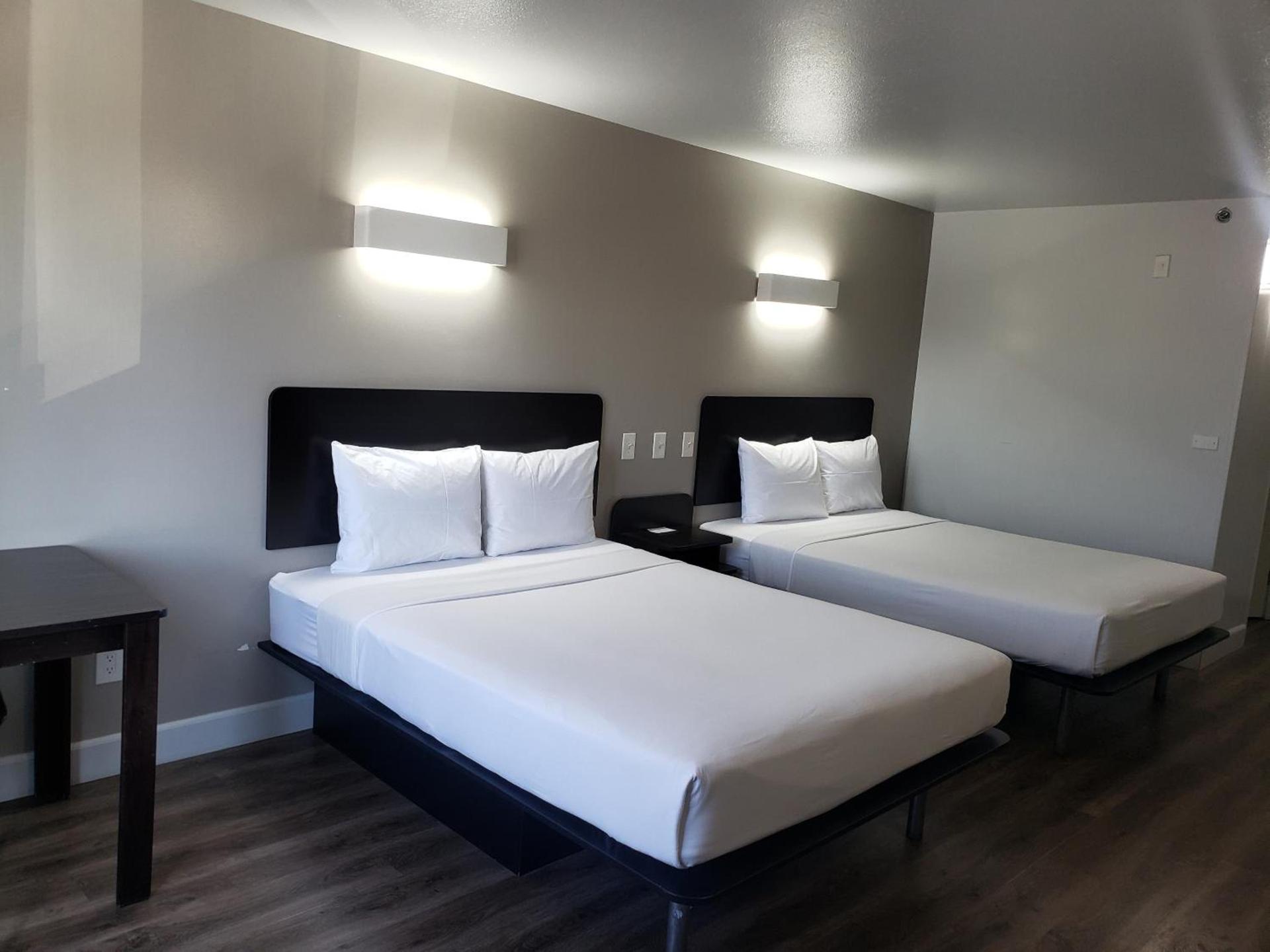 Motel 6-Hesperia, CA - West Main Street I-15 photo 3