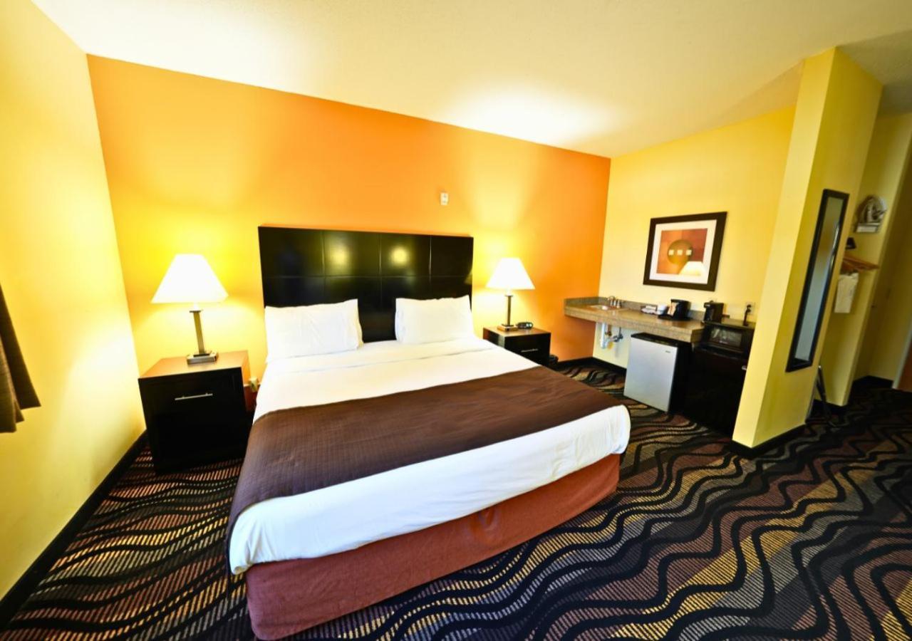 Rock Island Inn & Suites Streator , IL photo 28