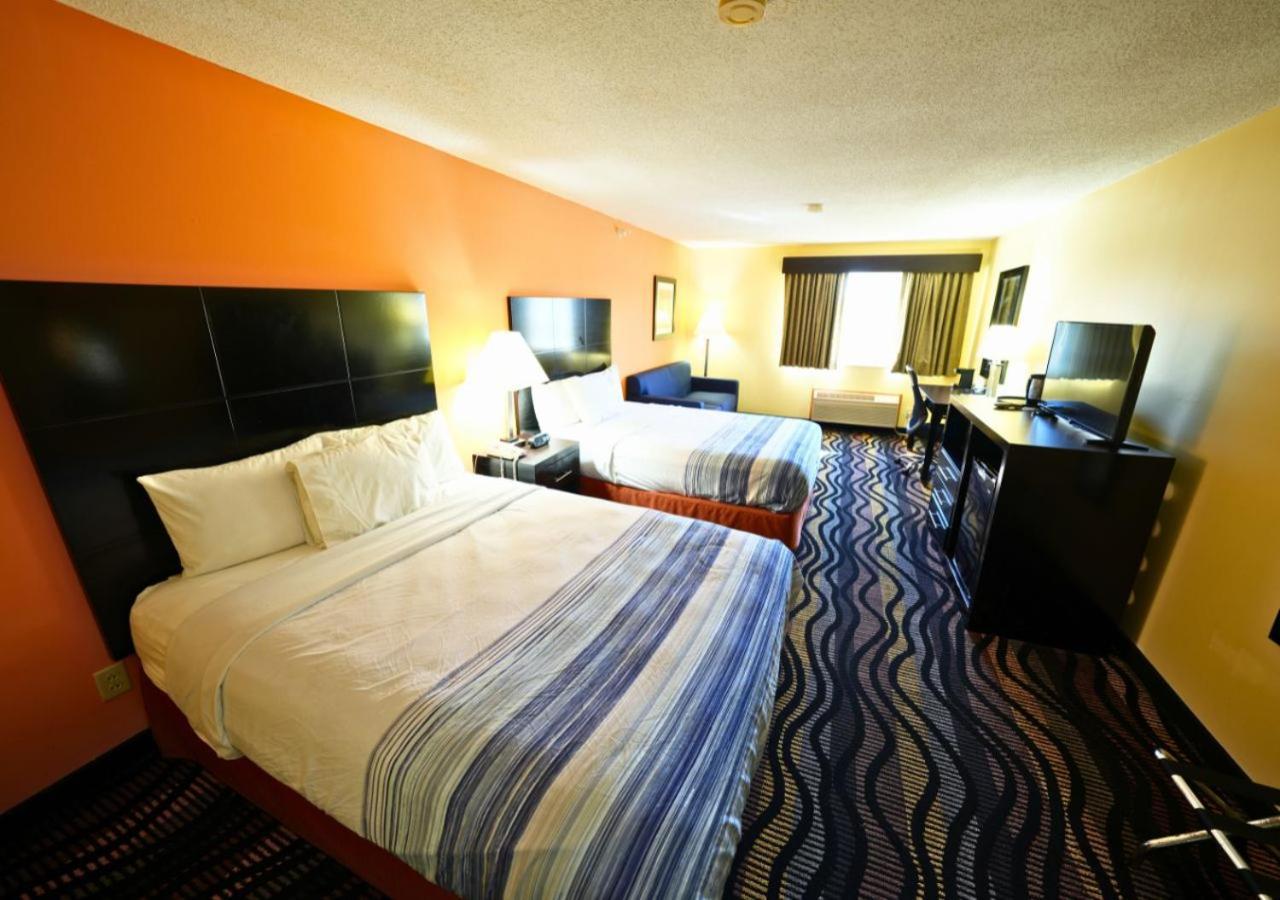 Rock Island Inn & Suites Streator , IL photo 37