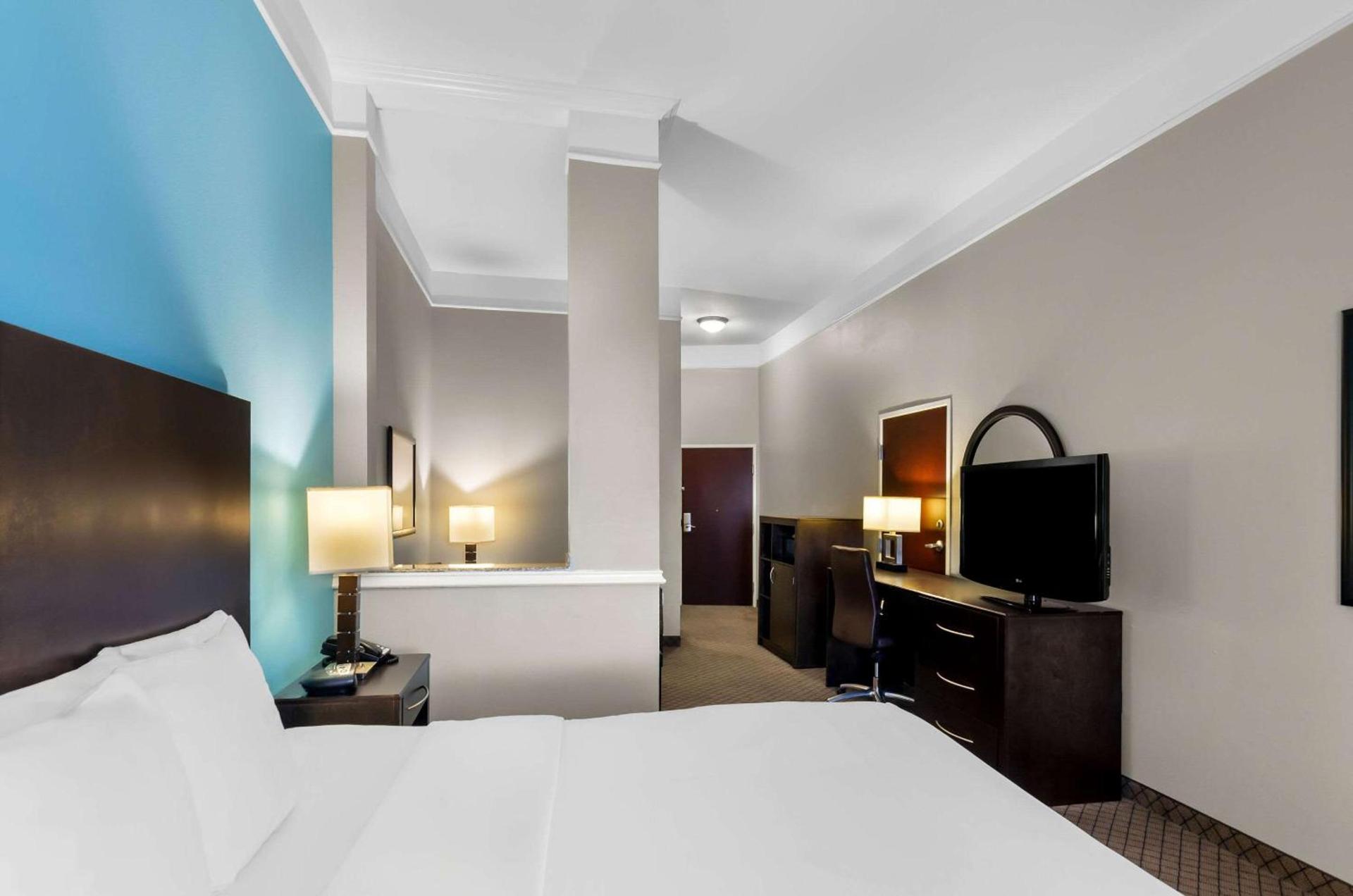 Comfort Suites at Katy Mills photo 13