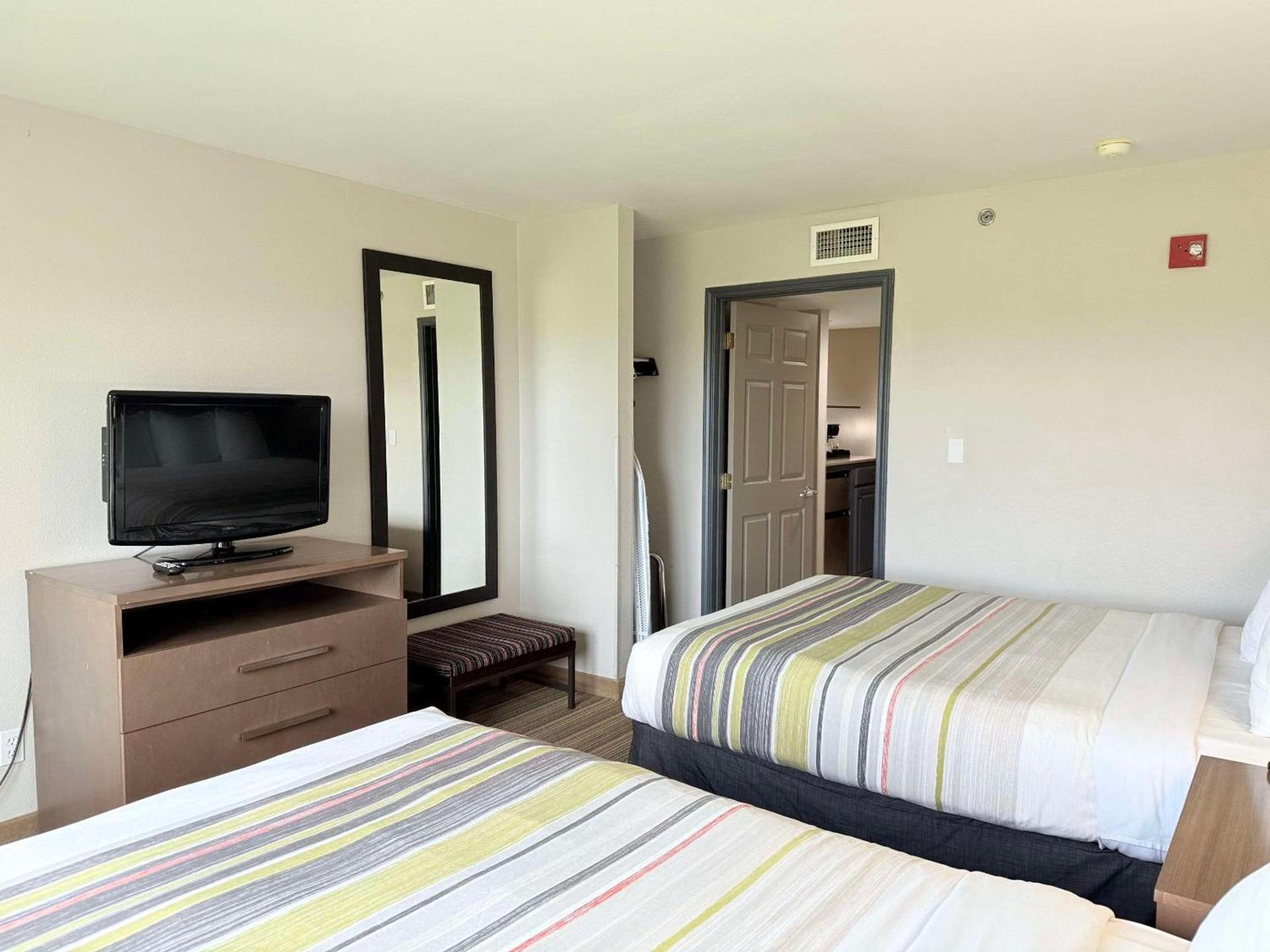 Country Inn & Suites by Radisson, Harlingen, TX photo 76