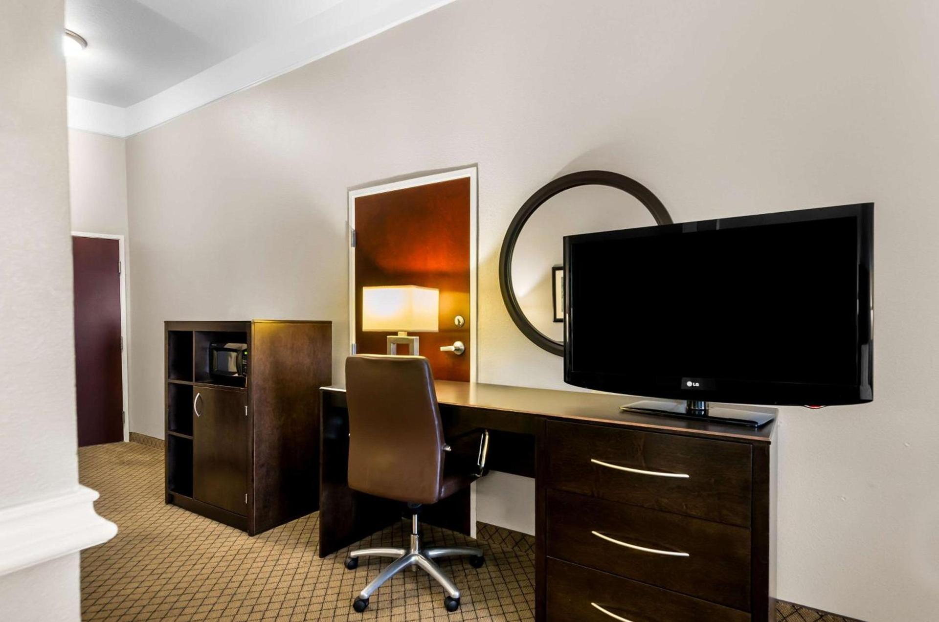 Comfort Suites at Katy Mills photo 14