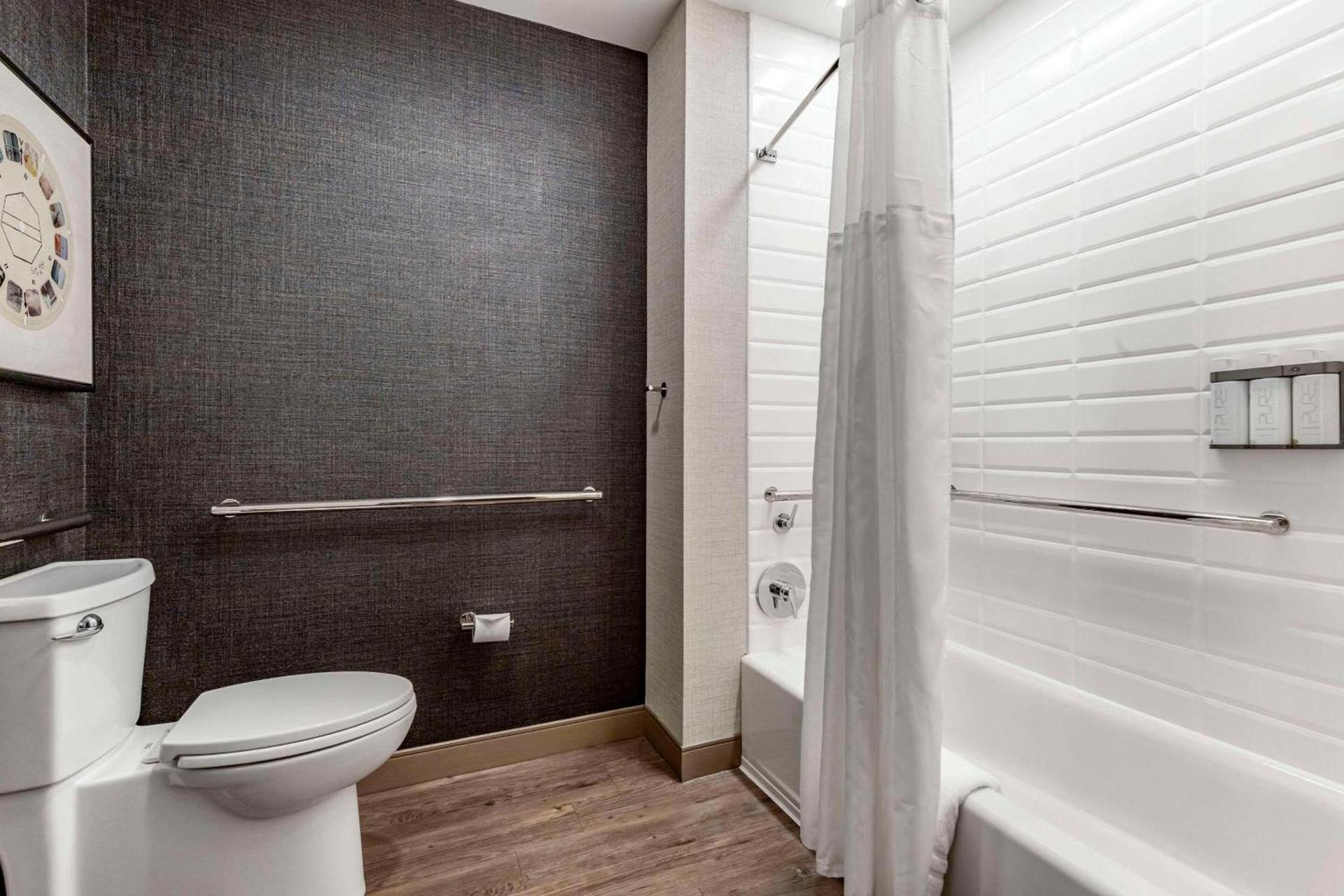 Cambria Hotel Savannah Downtown Historic District photo 17