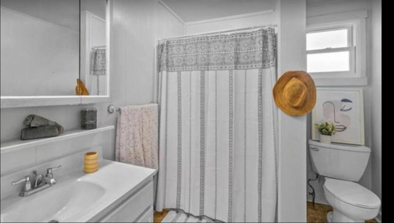 Guest Detached Home in Kailua with AC photo 2