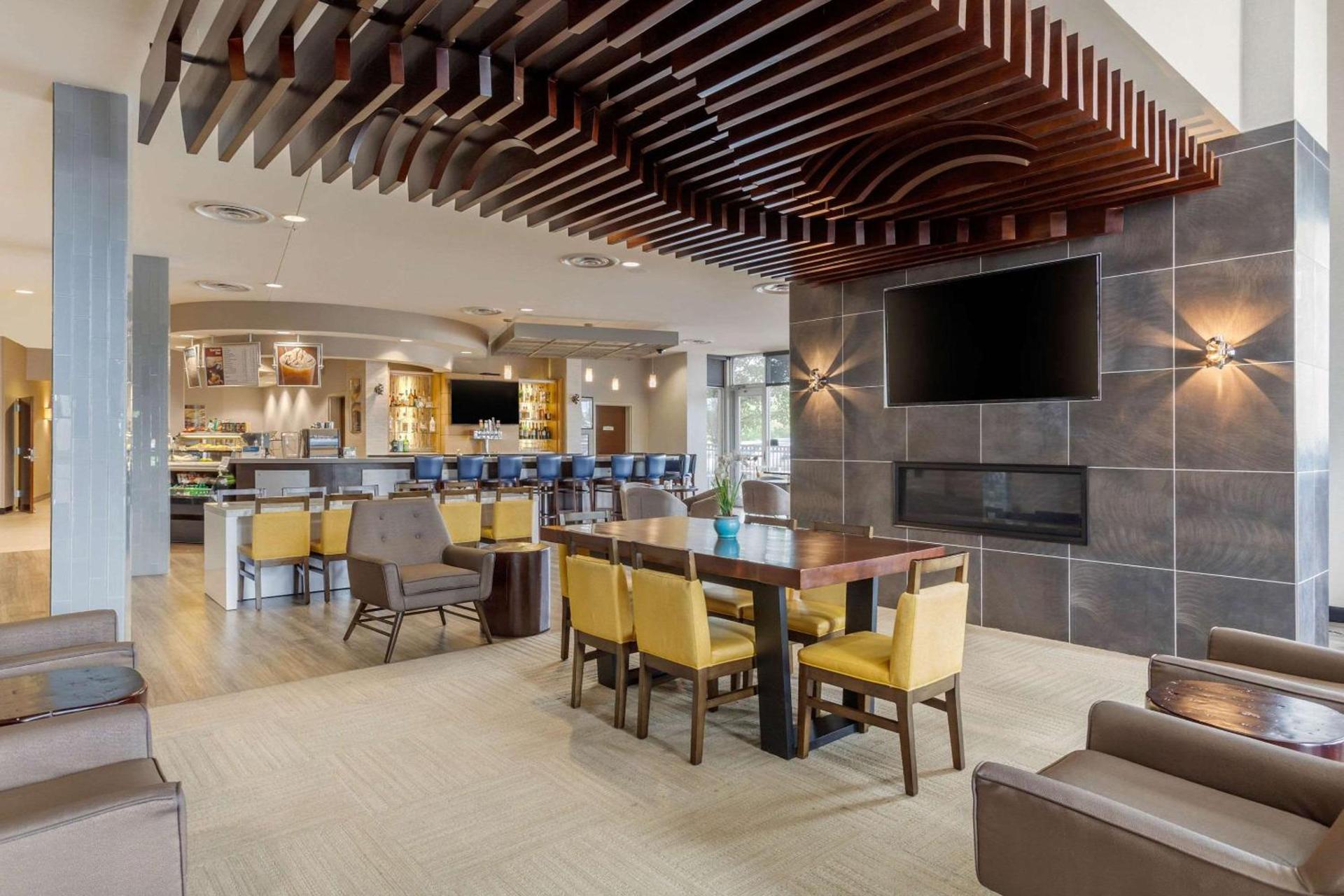 Cambria Hotel Denver International Airport photo 5