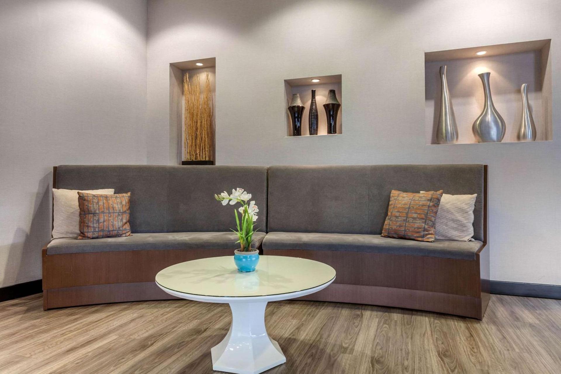 Cambria Hotel Denver International Airport photo 8