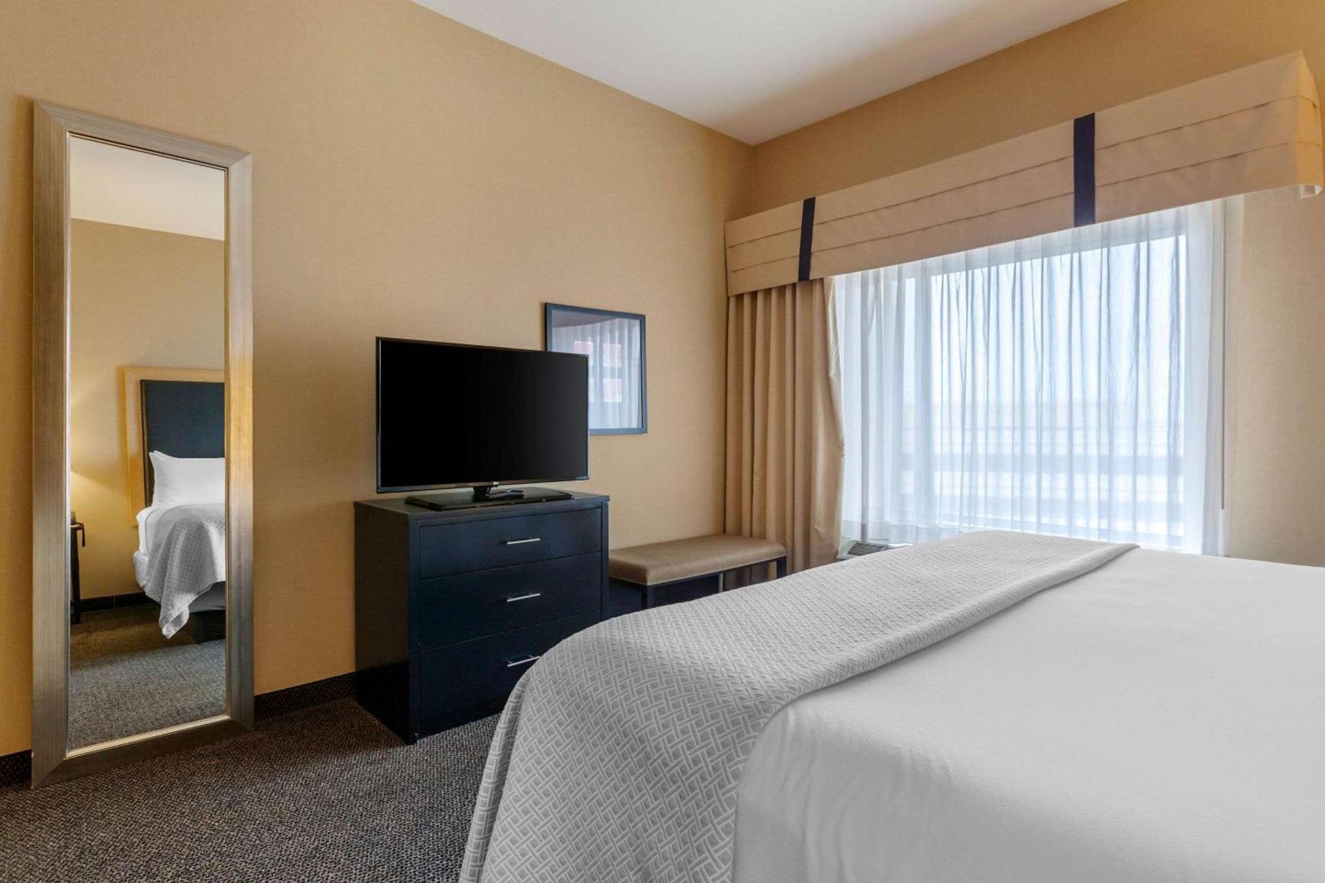 Cambria Hotel Denver International Airport photo 13