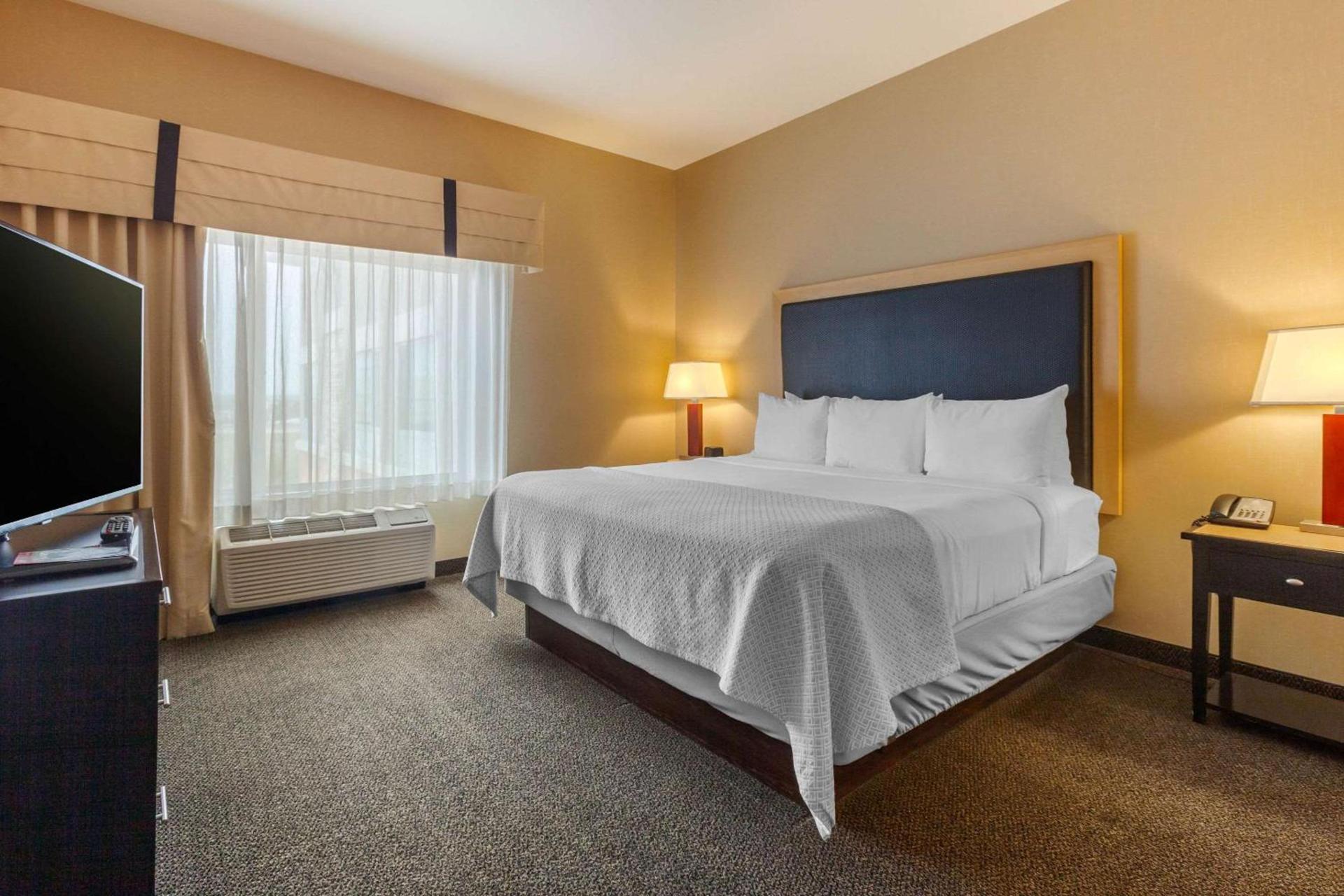 Cambria Hotel Denver International Airport photo 23