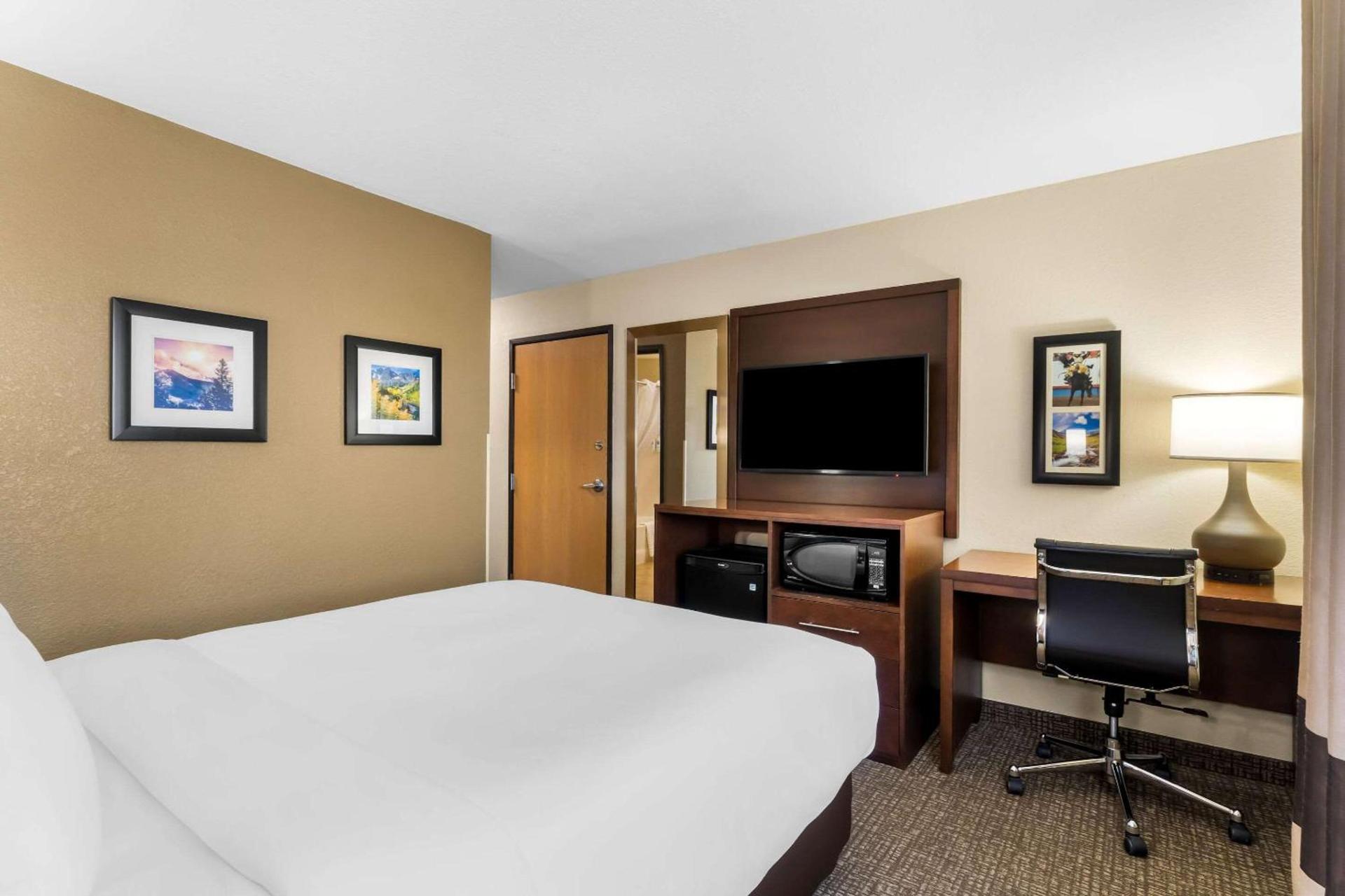 Comfort Inn & Suites Greeley photo 10
