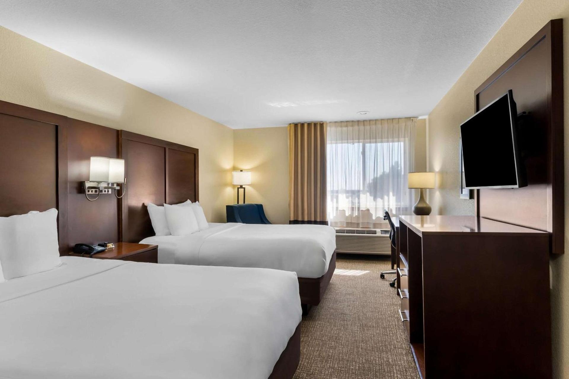Comfort Inn & Suites Greeley photo 3