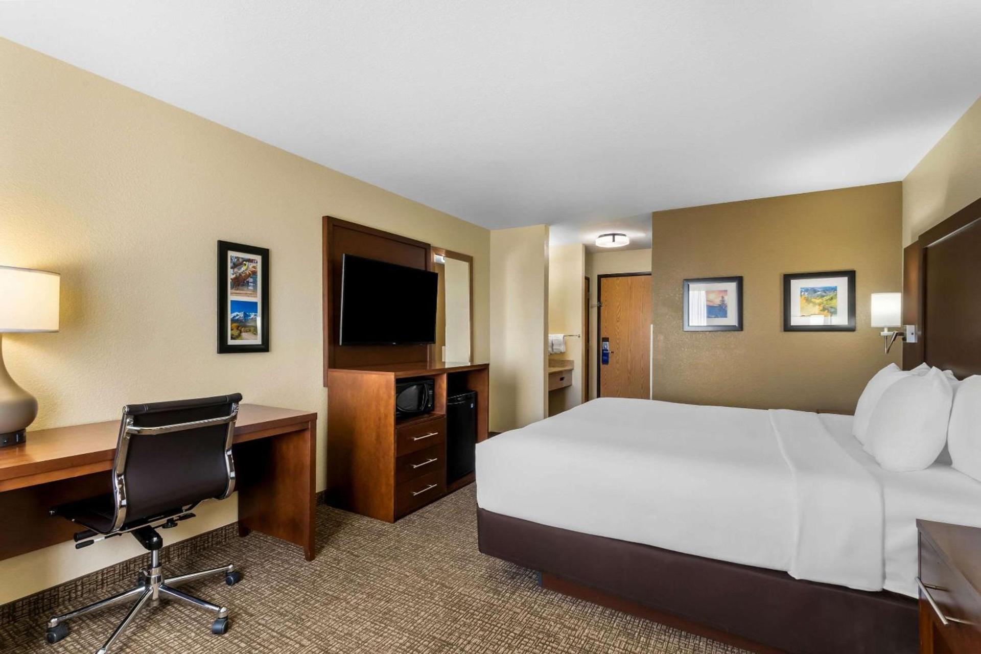 Comfort Inn & Suites Greeley photo 7