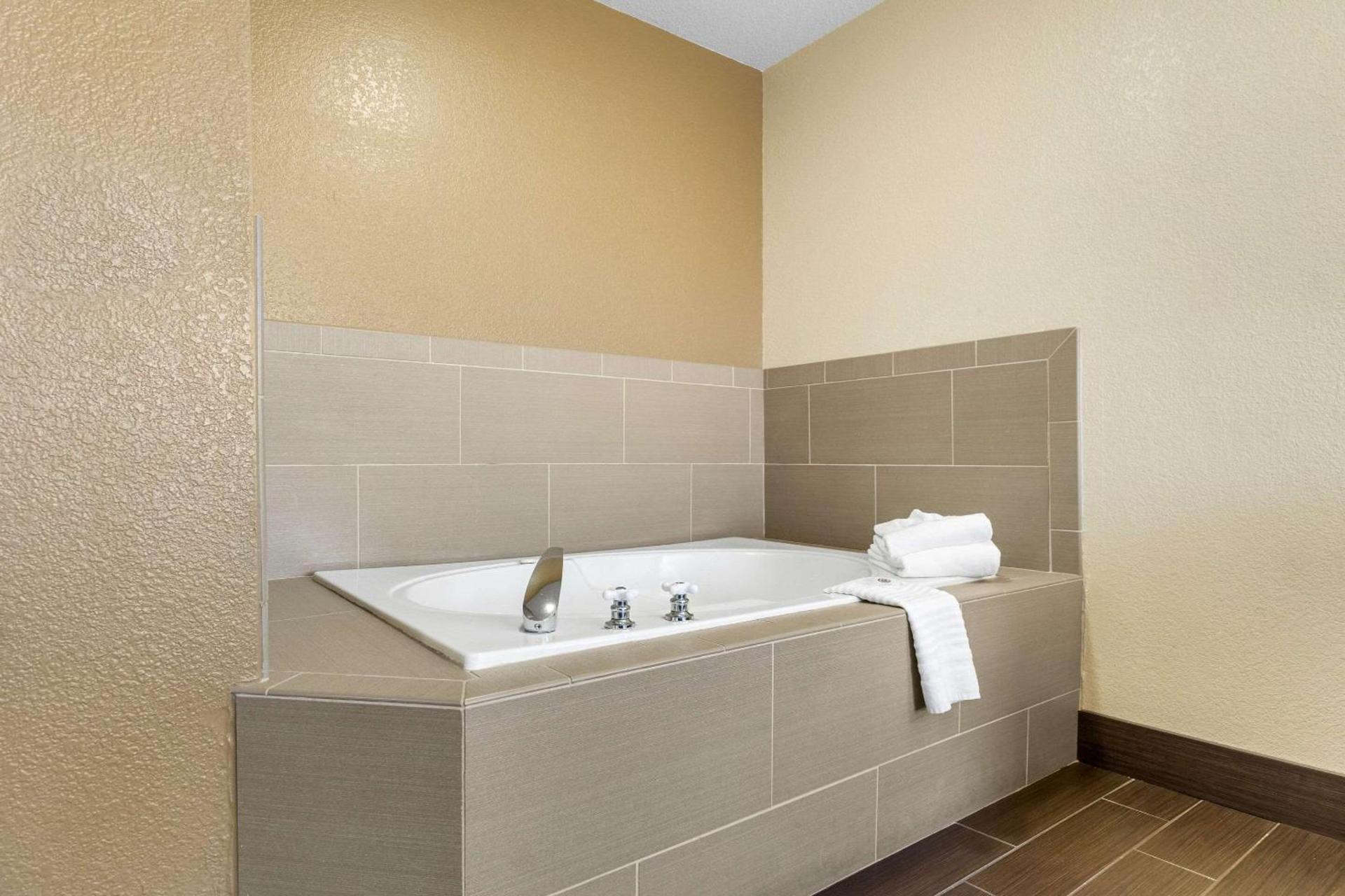 Comfort Inn & Suites Greeley photo 18