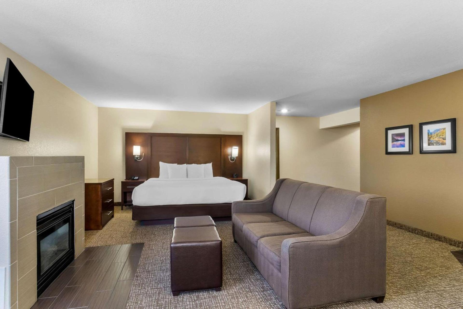 Comfort Inn & Suites Greeley photo 17