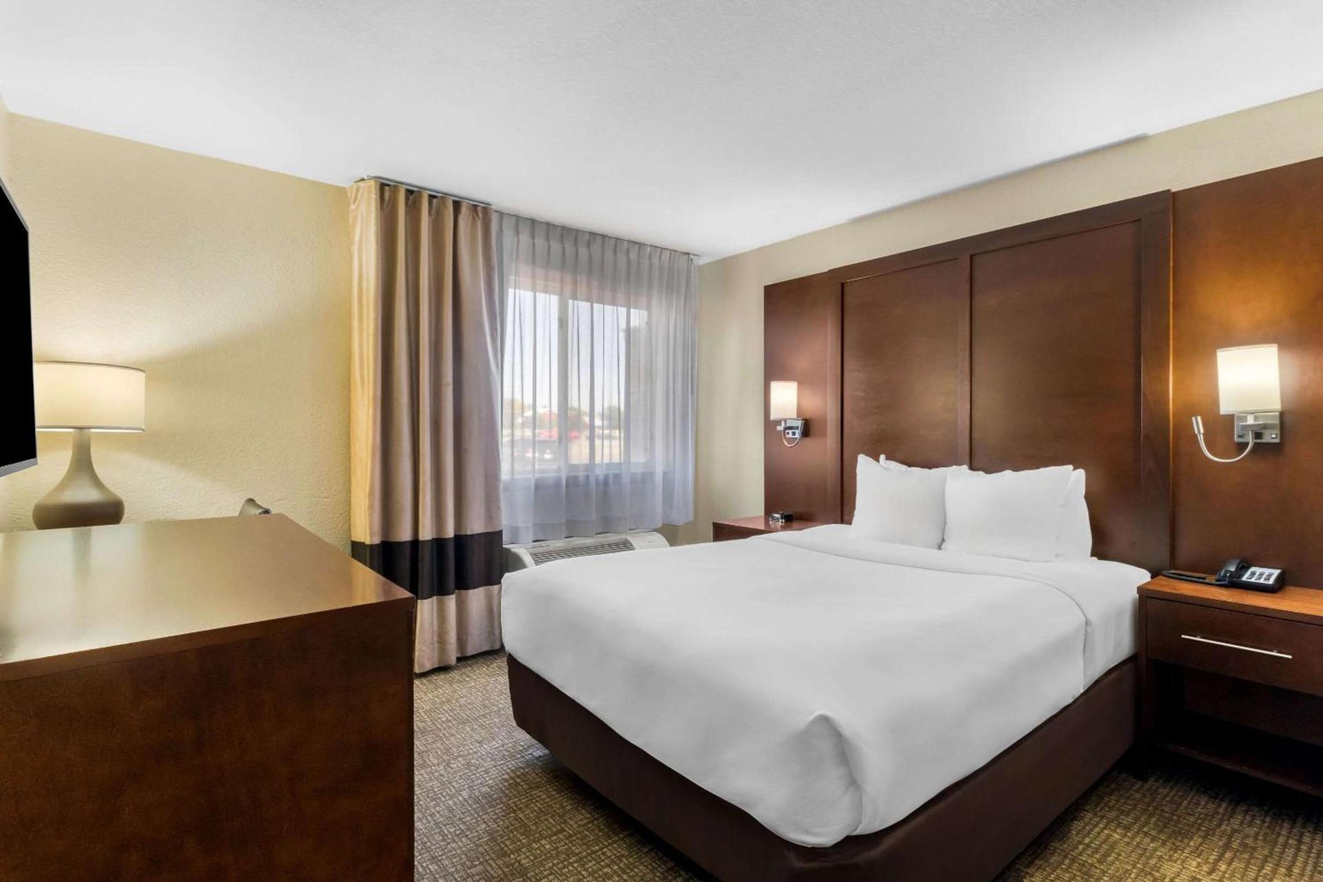 Comfort Inn & Suites Greeley photo 9