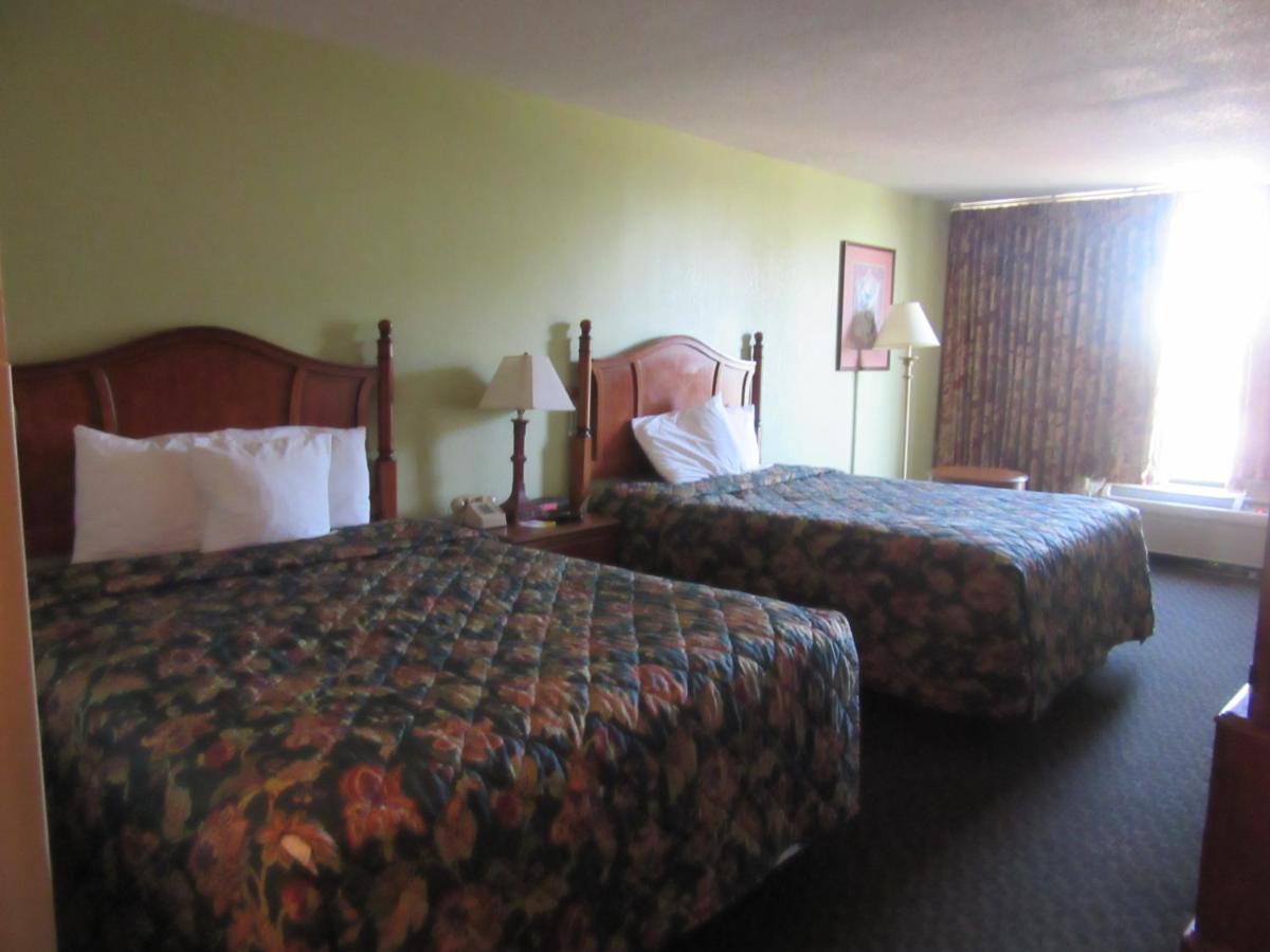 Days Inn & Suites by Wyndham SE Columbia Ft Jackson photo 22