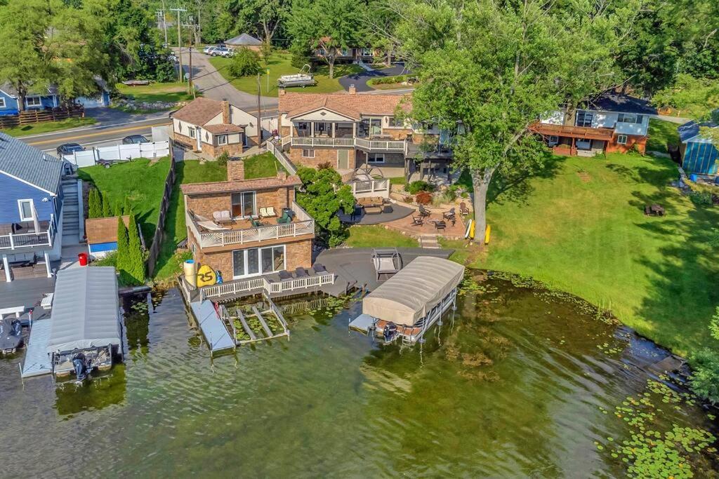 Lakehouse with Jacuzzi next to Pine Knob photo 49
