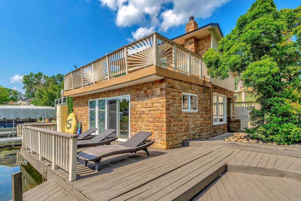 Lakehouse with Jacuzzi next to Pine Knob photo 3