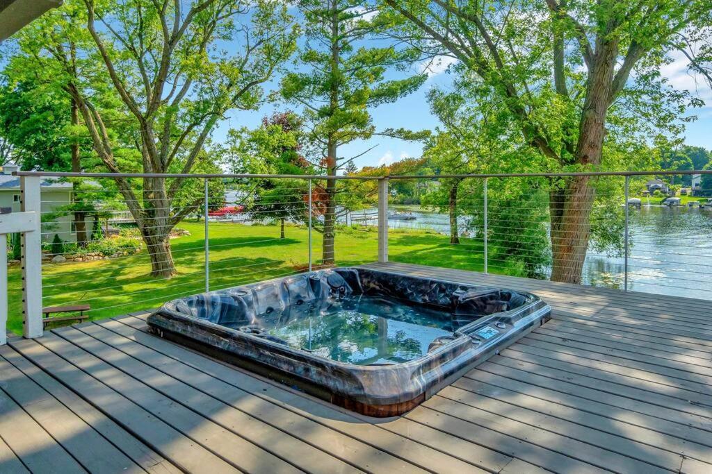 Lakehouse with Jacuzzi next to Pine Knob photo 28