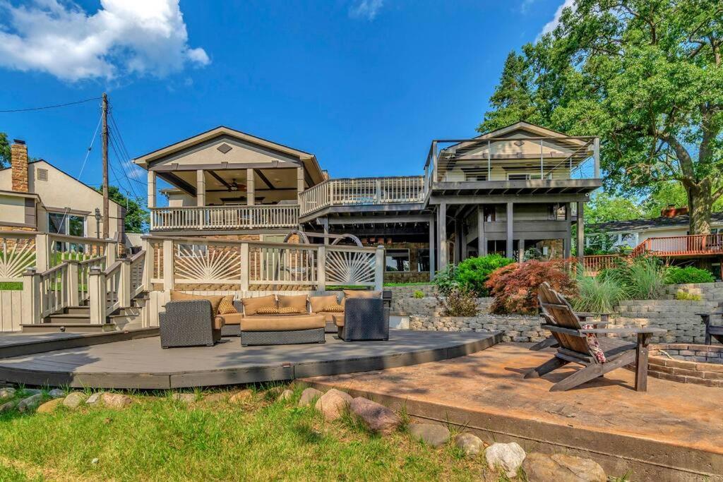 Lakehouse with Jacuzzi next to Pine Knob photo 37