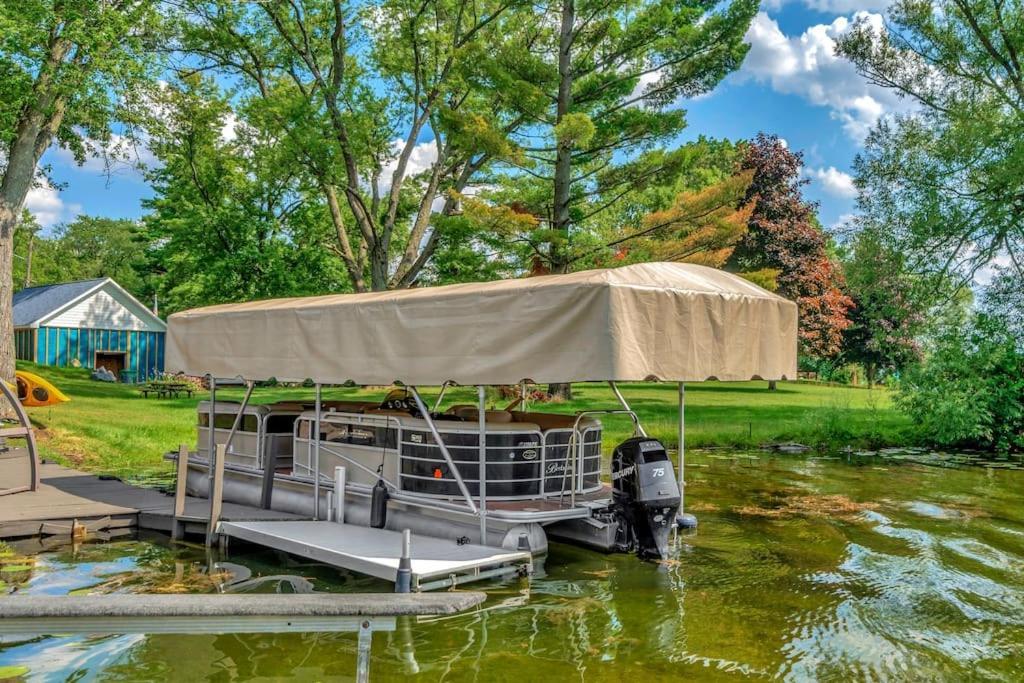 Lakehouse with Jacuzzi next to Pine Knob photo 42