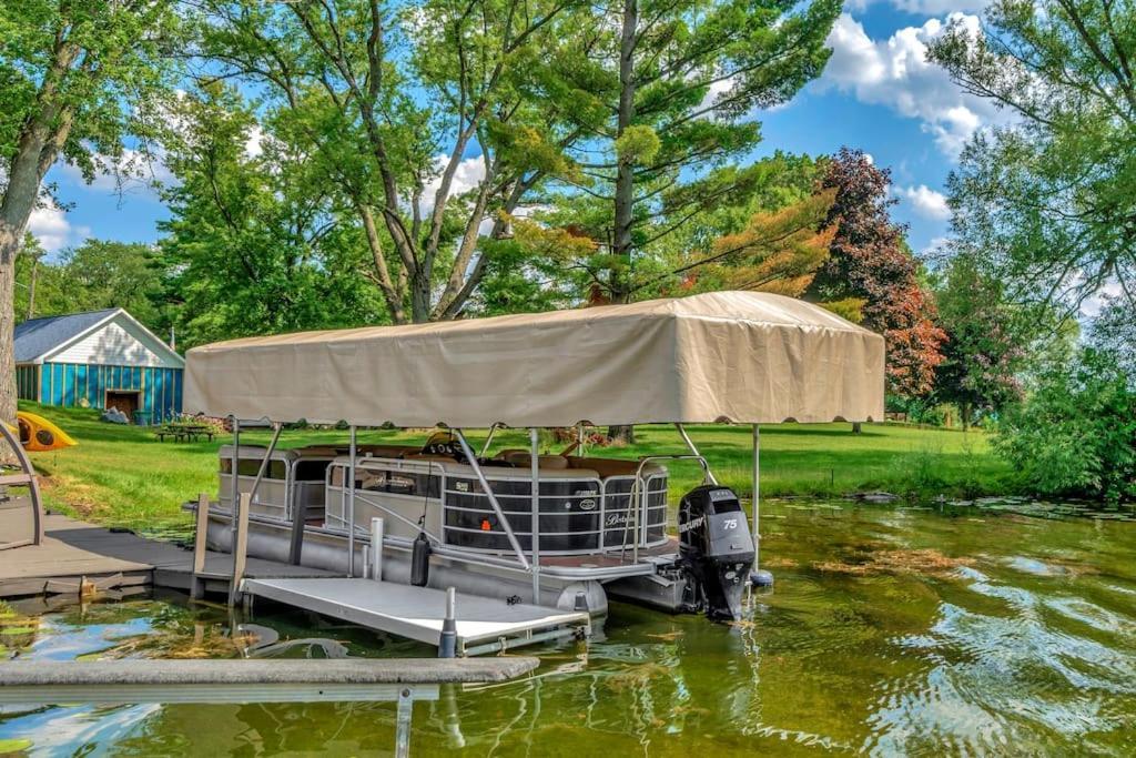 Lakehouse with Jacuzzi next to Pine Knob photo 45