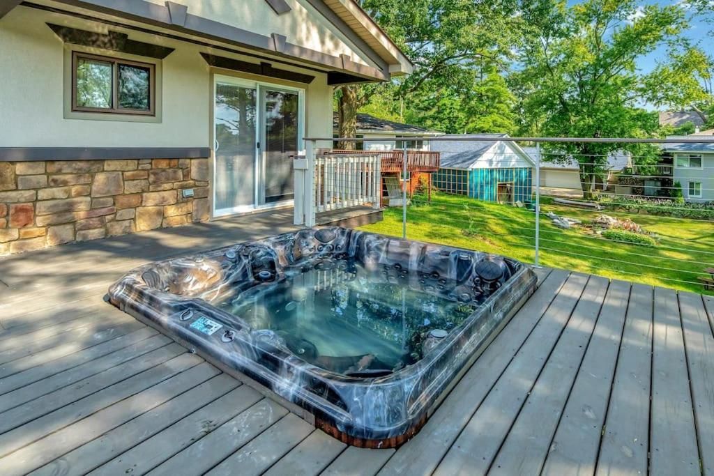 Lakehouse with Jacuzzi next to Pine Knob photo 48