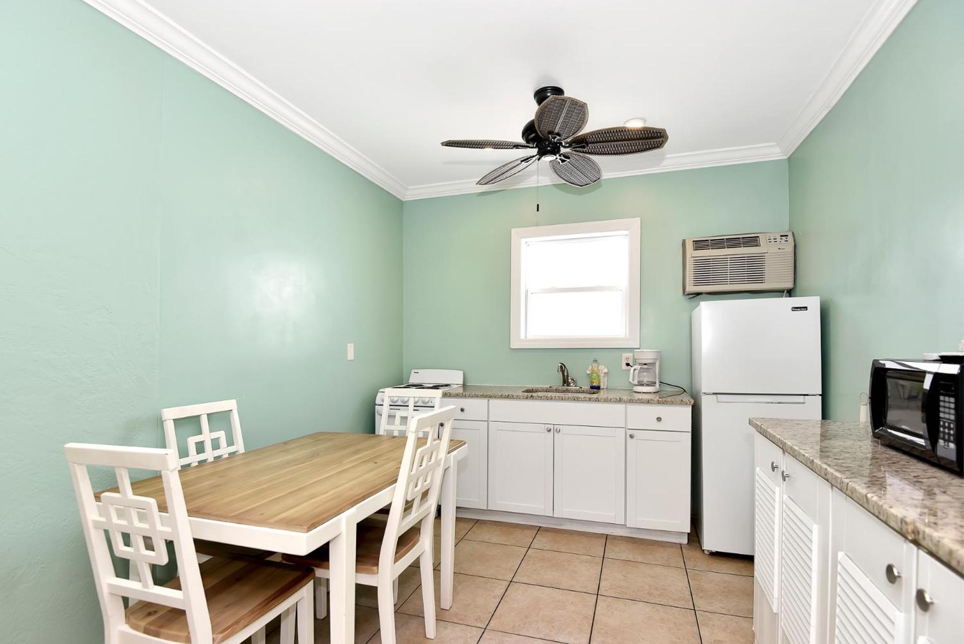 Shoreline Suites & Cabana Cottages – Beachfront photo 20